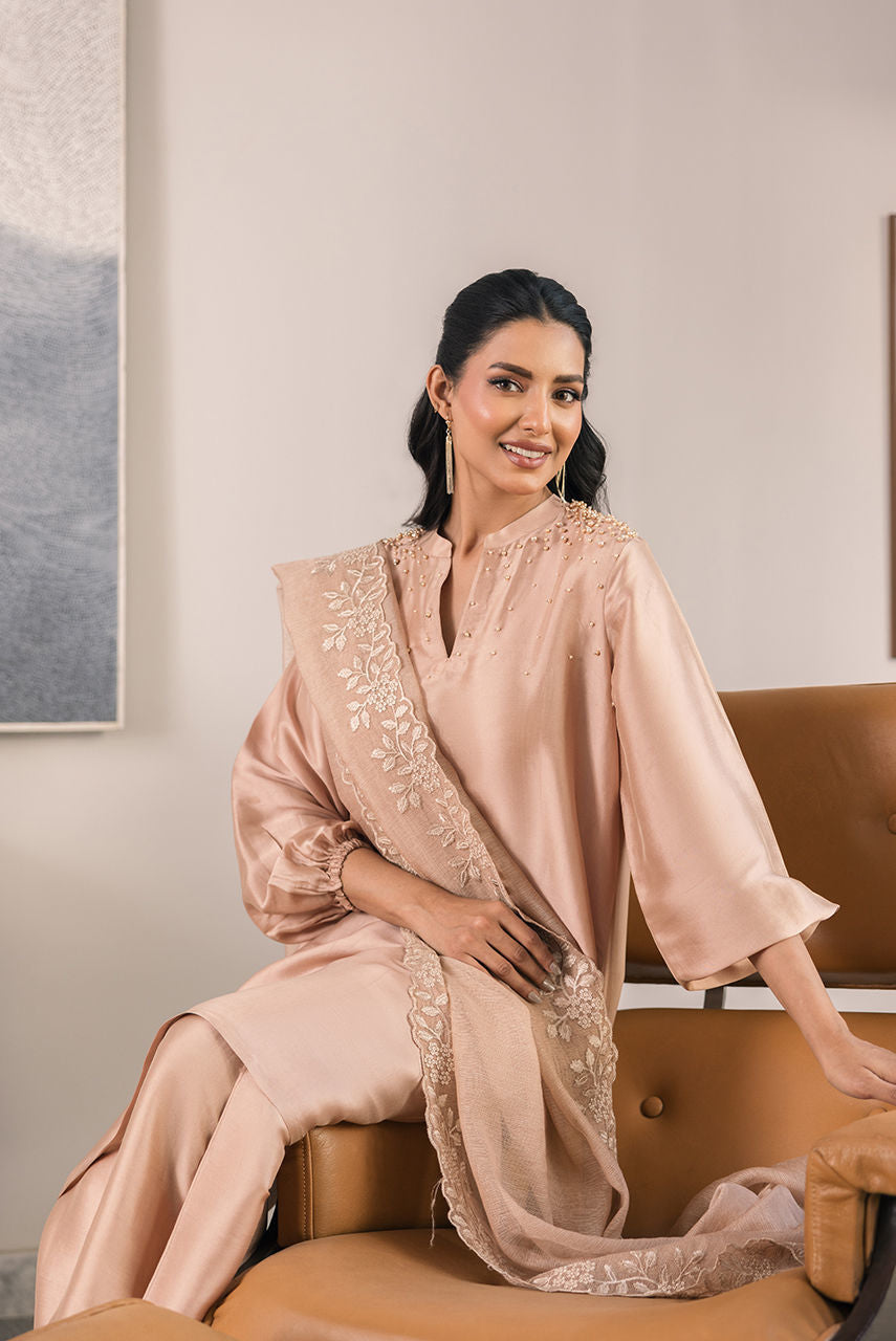 Deepak Perwani | Eid Edit 25 | Kut332 XL Peach Sheesha Silk