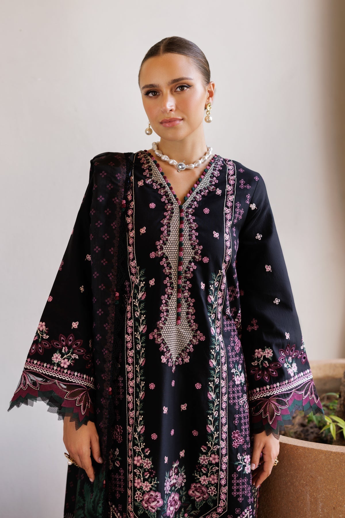 Xenia Formals | Luxury Lawn 25 | ZITA M Black Lawn