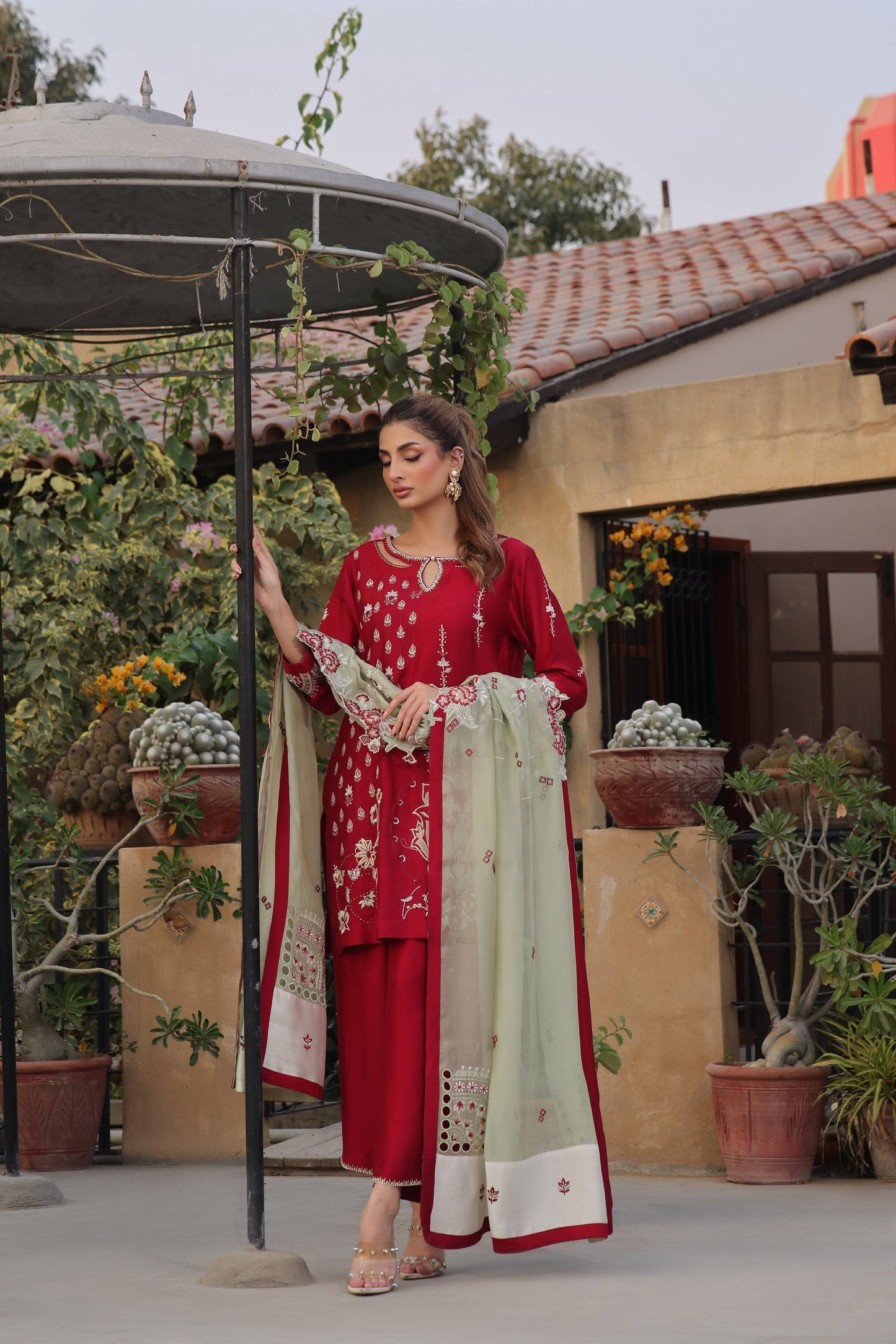 Mona Imran | Ezel Eid 25 | Claude - Pakistani Designer Dress - by Mona Imran | Type: Ladies Clothes - 100% Original at Saira Sultan