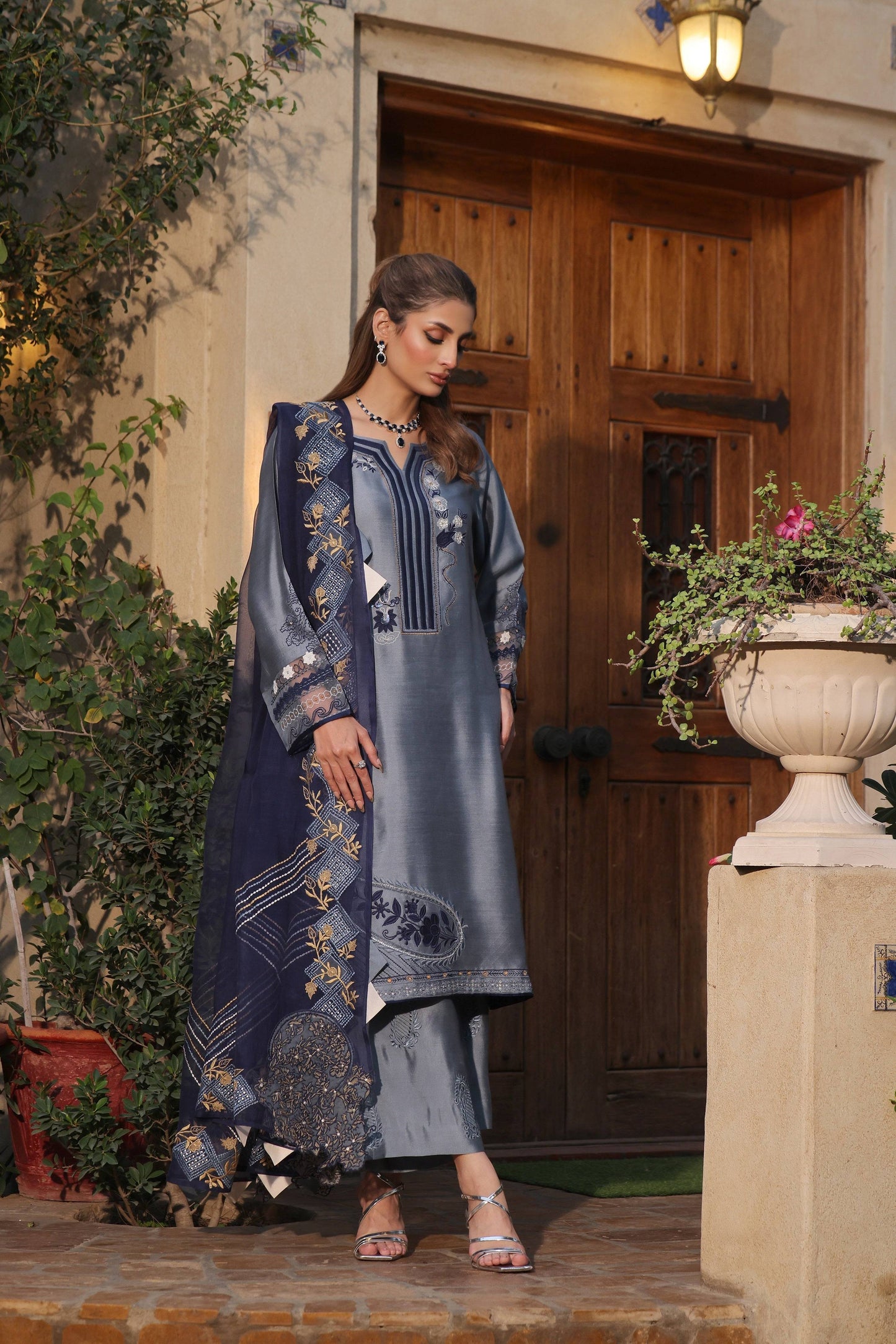 Mona Imran | Ezel Eid 25 | Tajdaar - Pakistani Designer Dress - by Hoorain Designer Wear | Type: - 100% Original at Saira Sultan