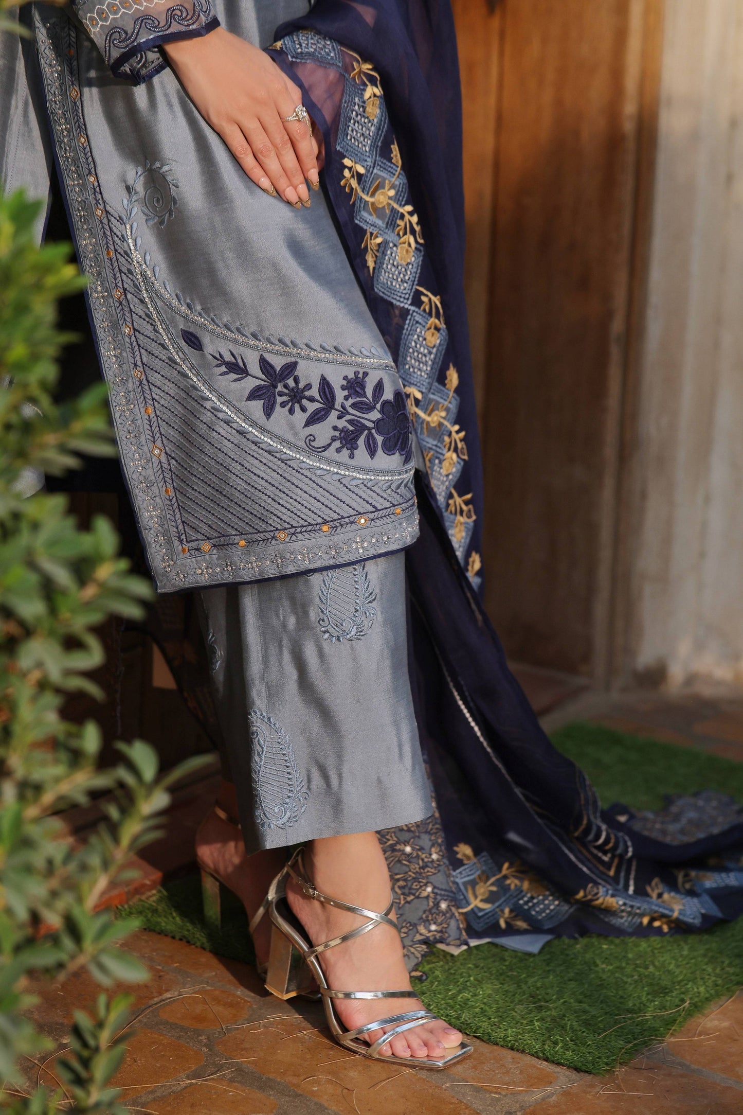 Mona Imran | Ezel Eid 25 | Tajdaar - Pakistani Designer Dress - by Hoorain Designer Wear | Type: - 100% Original at Saira Sultan