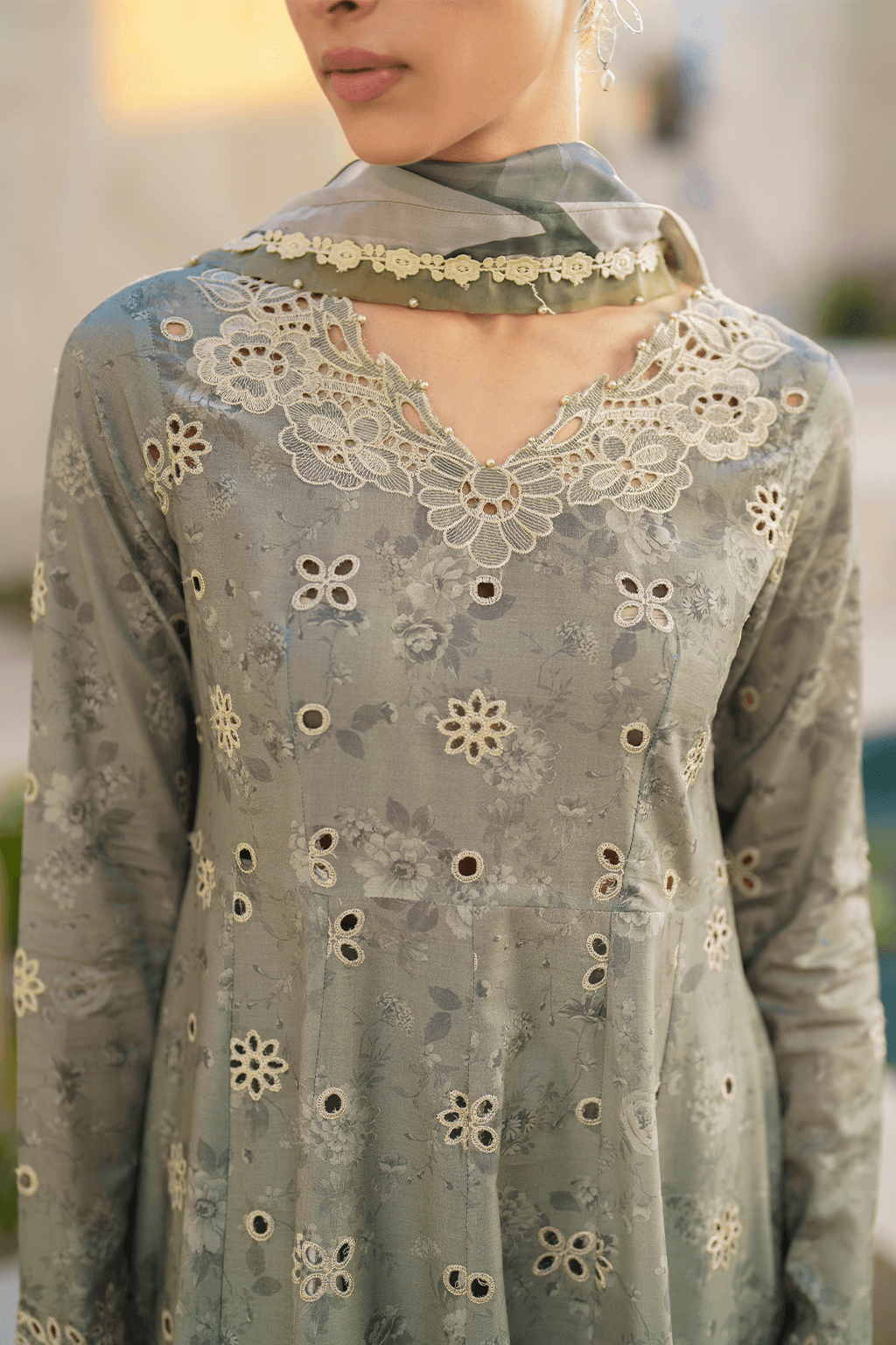 Iznik | Festive lawn 24 | SFL-10 - Pakistani Designer Dress - by Iznik | Type: Luxury - 100% Original at Saira Sultan