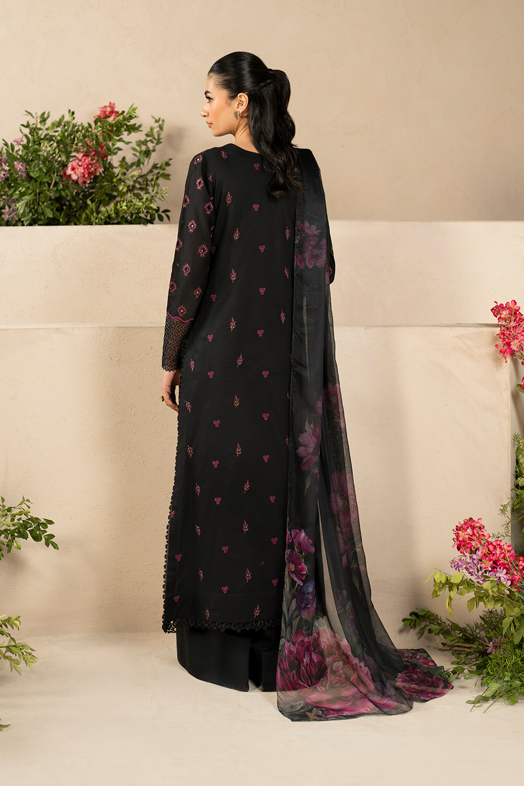 Iznik | Festive Lawn 25 | EFL-03 S Black Lawn