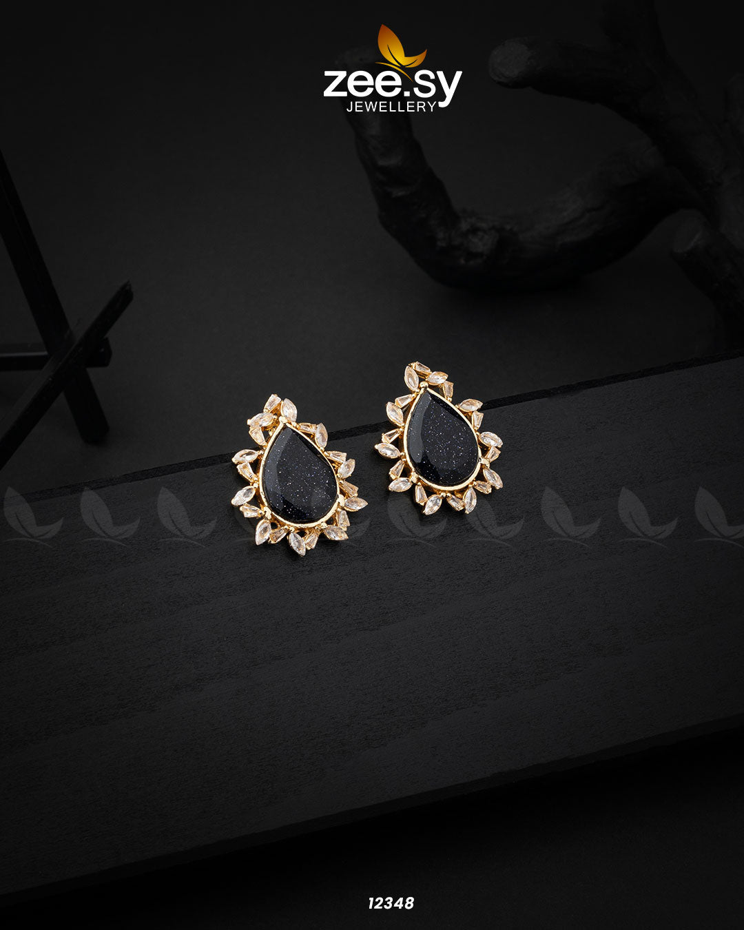 Oval Star Earrings Golden Black