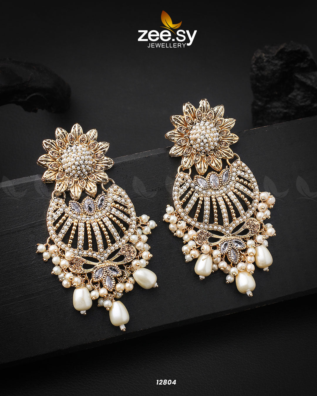 Arri Earrings Golden White