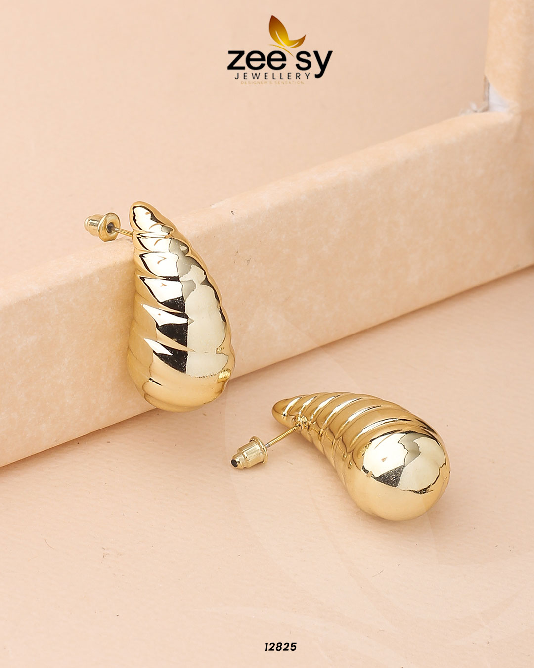 Hyperbola Drop Earrings Golden