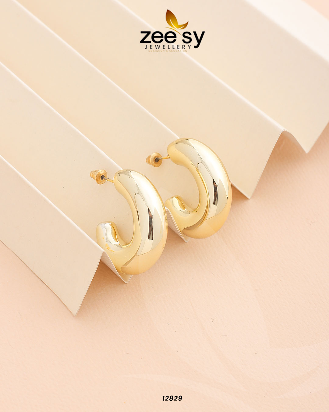 C-Type Stud Earrings Golden