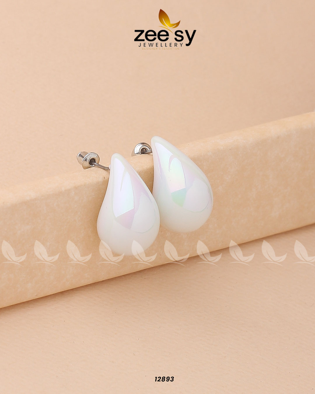 Clarkia Earrings White