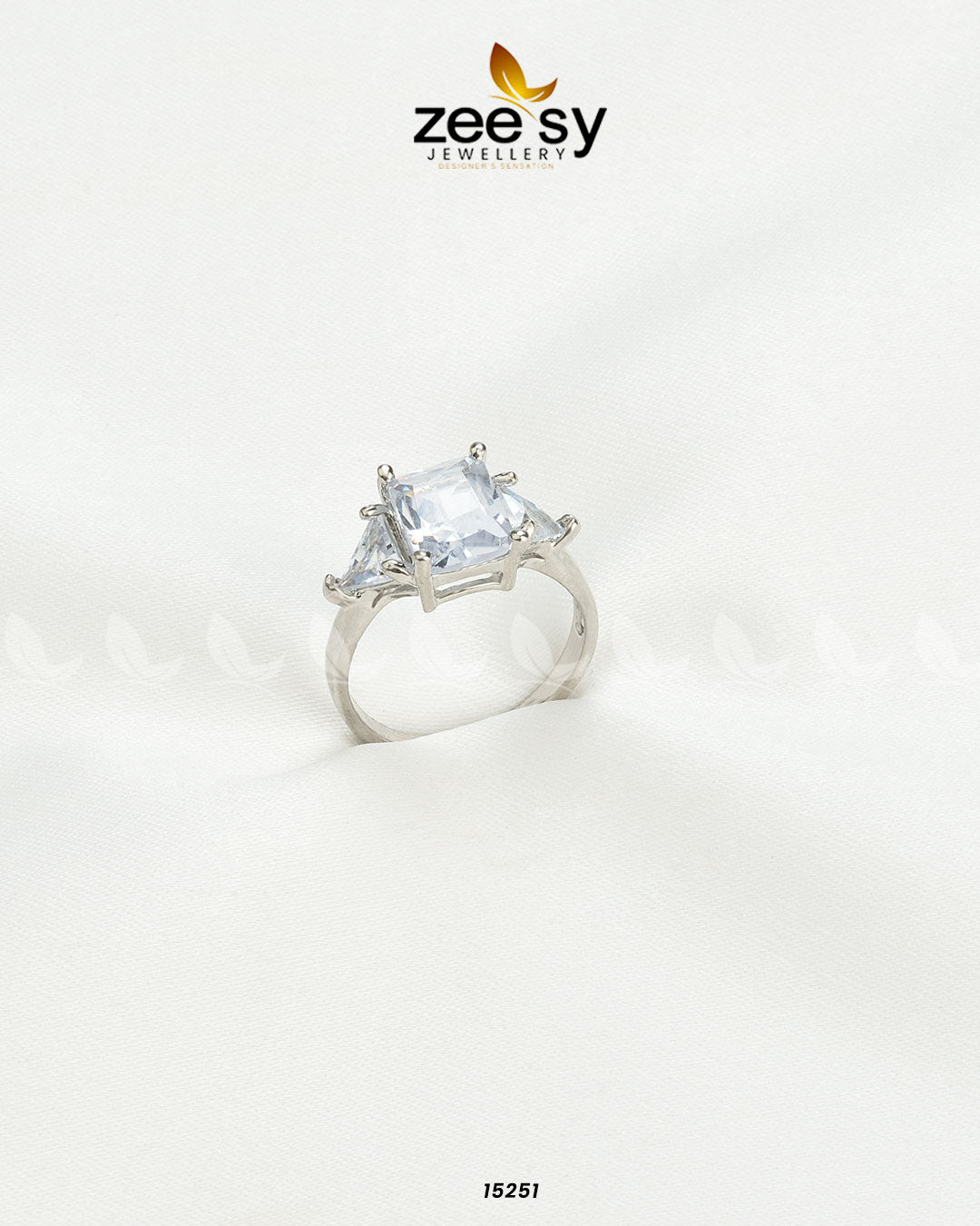 Dazzling Ring White