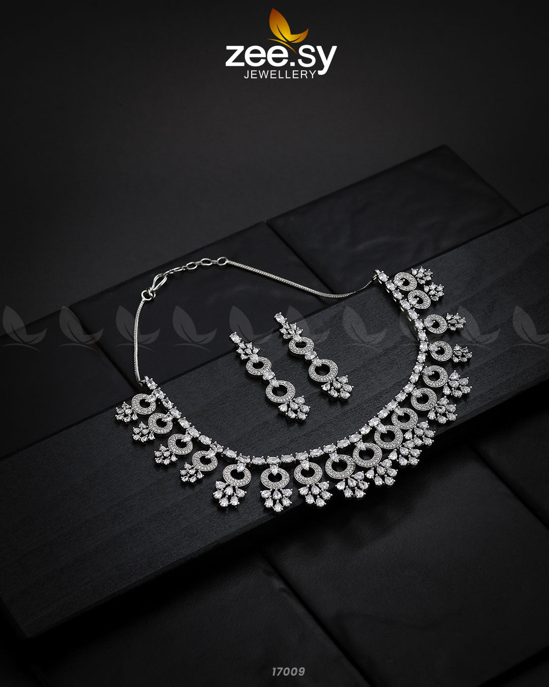Statement Pieces Necklace Silver white