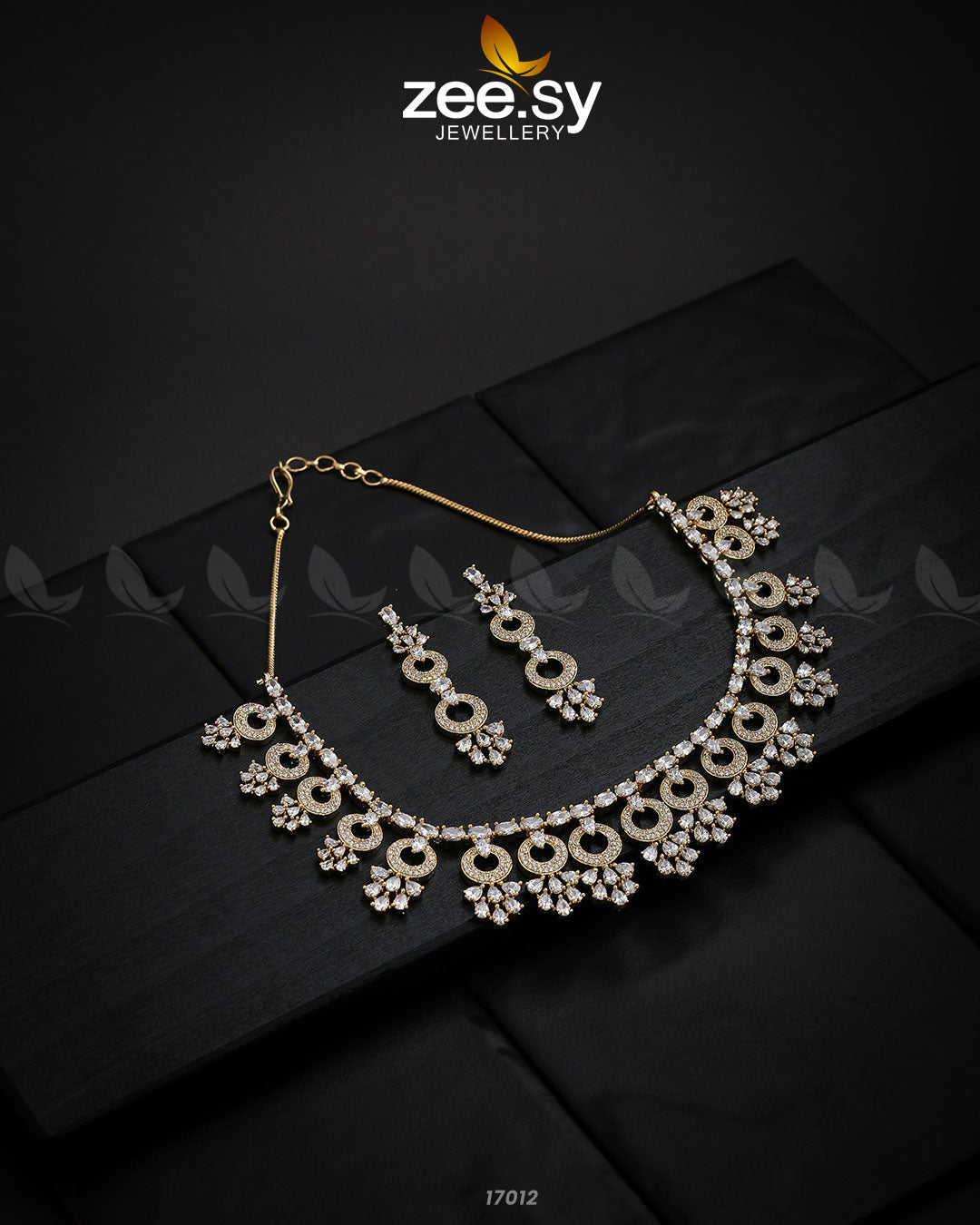 Statement Pieces Necklace Golden White
