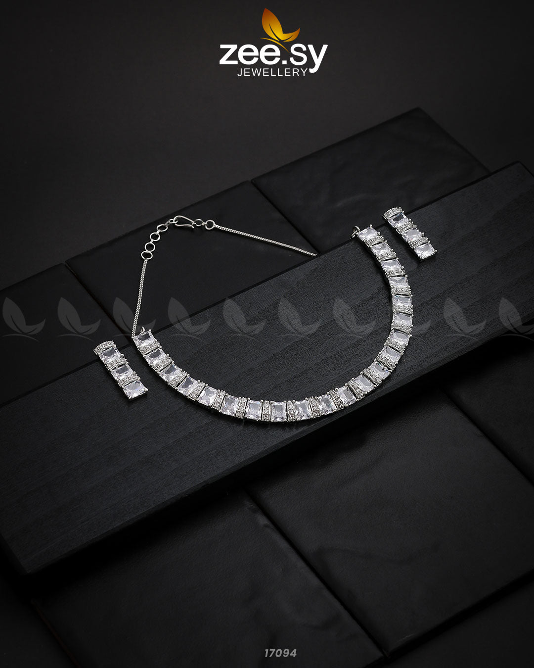 Shimmering Necklace Silver White