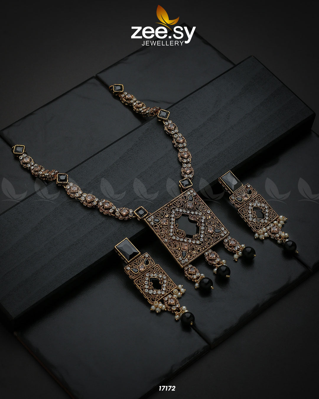 Captivating Crystals Necklace Golden Black