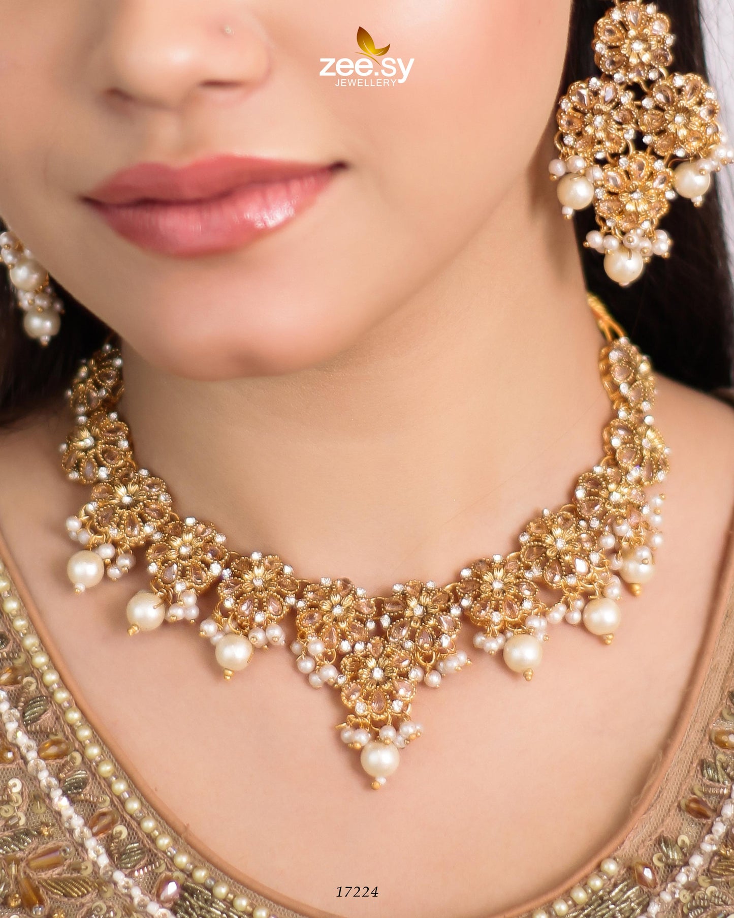Magnolia Glimmer Necklace Champagne