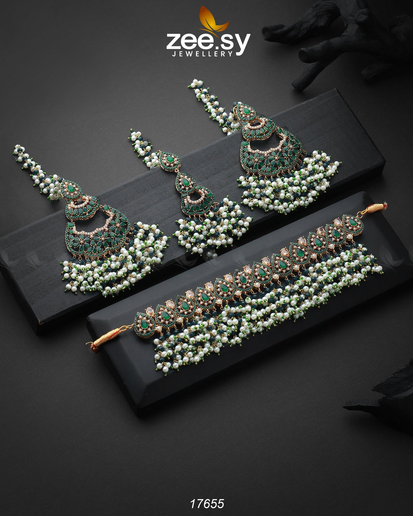 Amaira Chokar Necklace Set Green