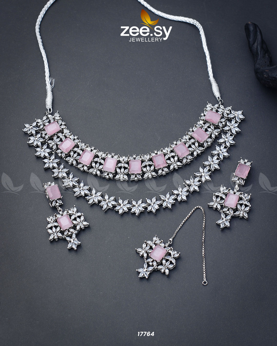 Streamline Necklace Pink