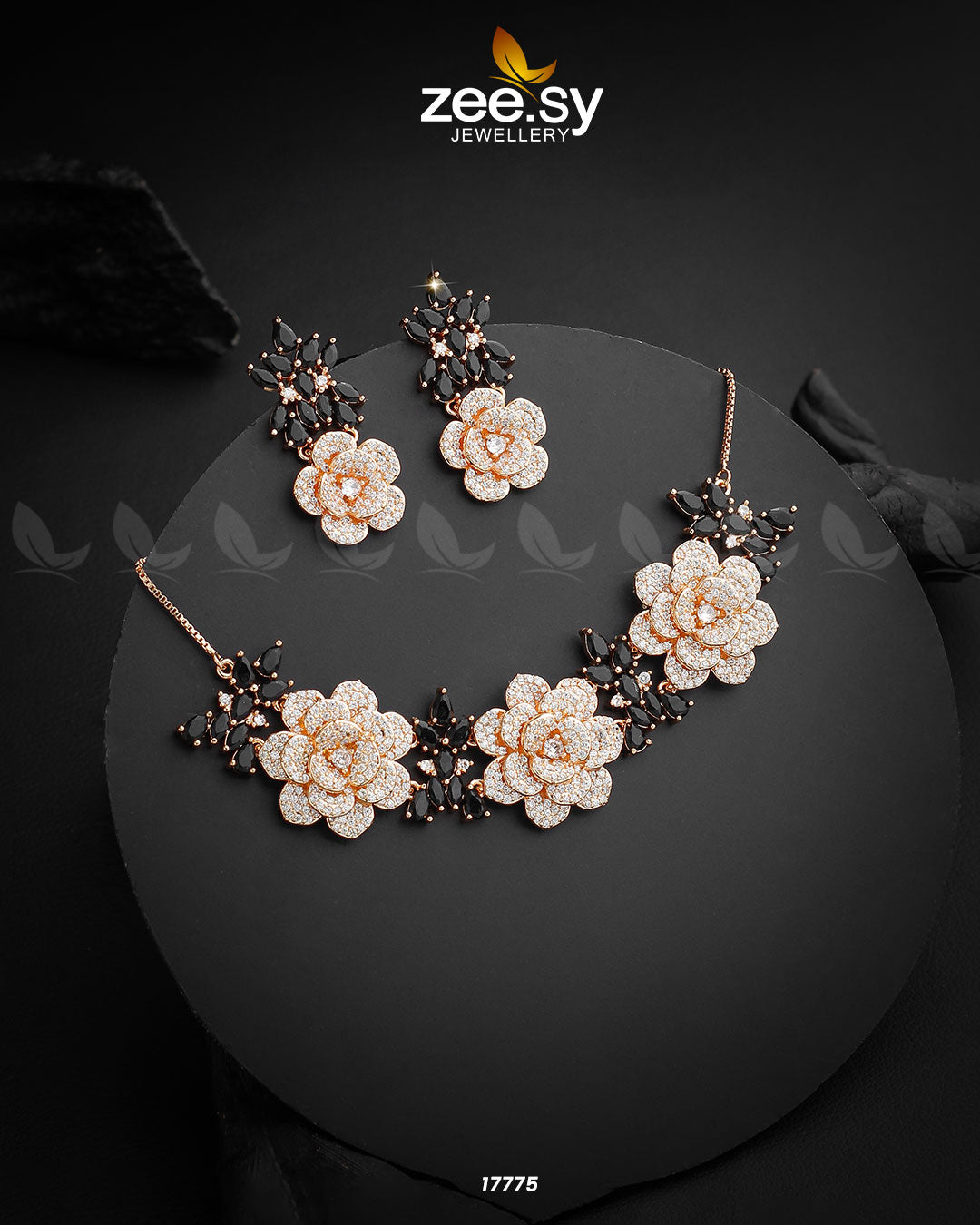 Classic Necklace Golden Black