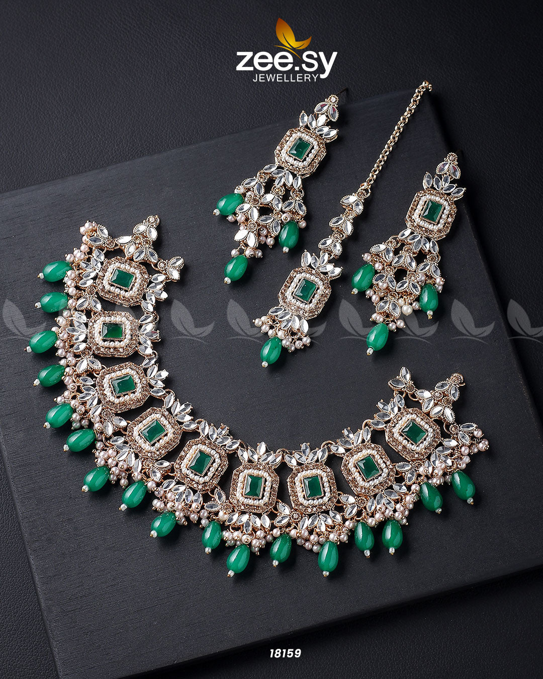 Stephanotis Necklace Set Golden Green