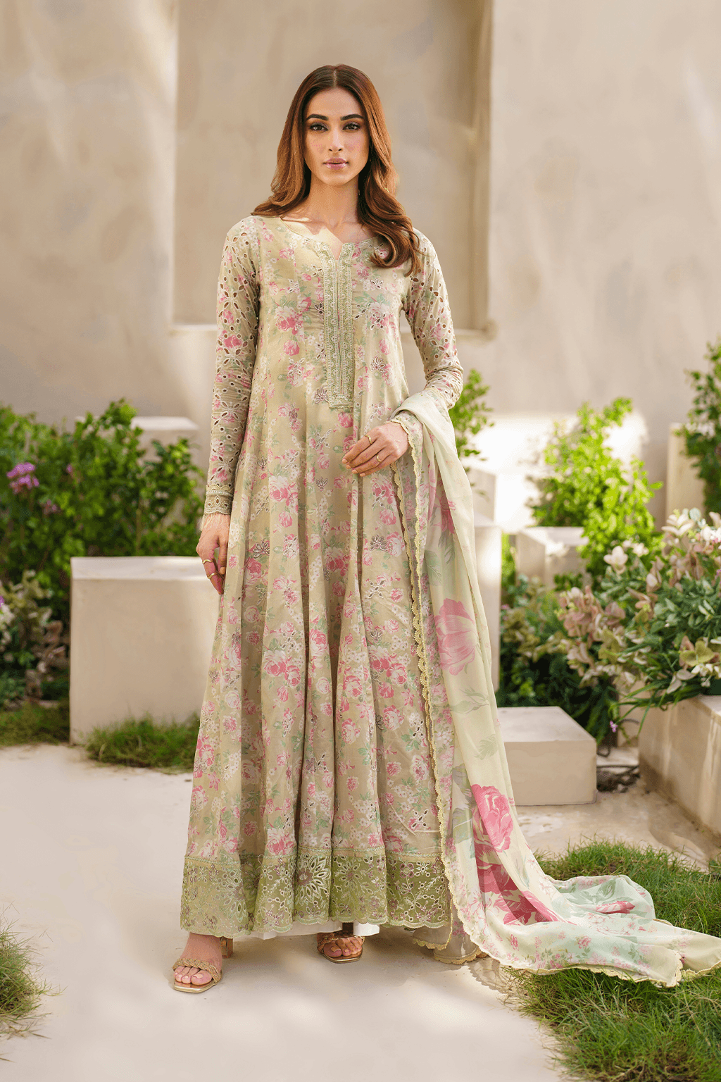 Iznik | Festive lawn 24 | SFL-05 - Pakistani Designer Dress - by Iznik | Type: Luxury - 100% Original at Saira Sultan