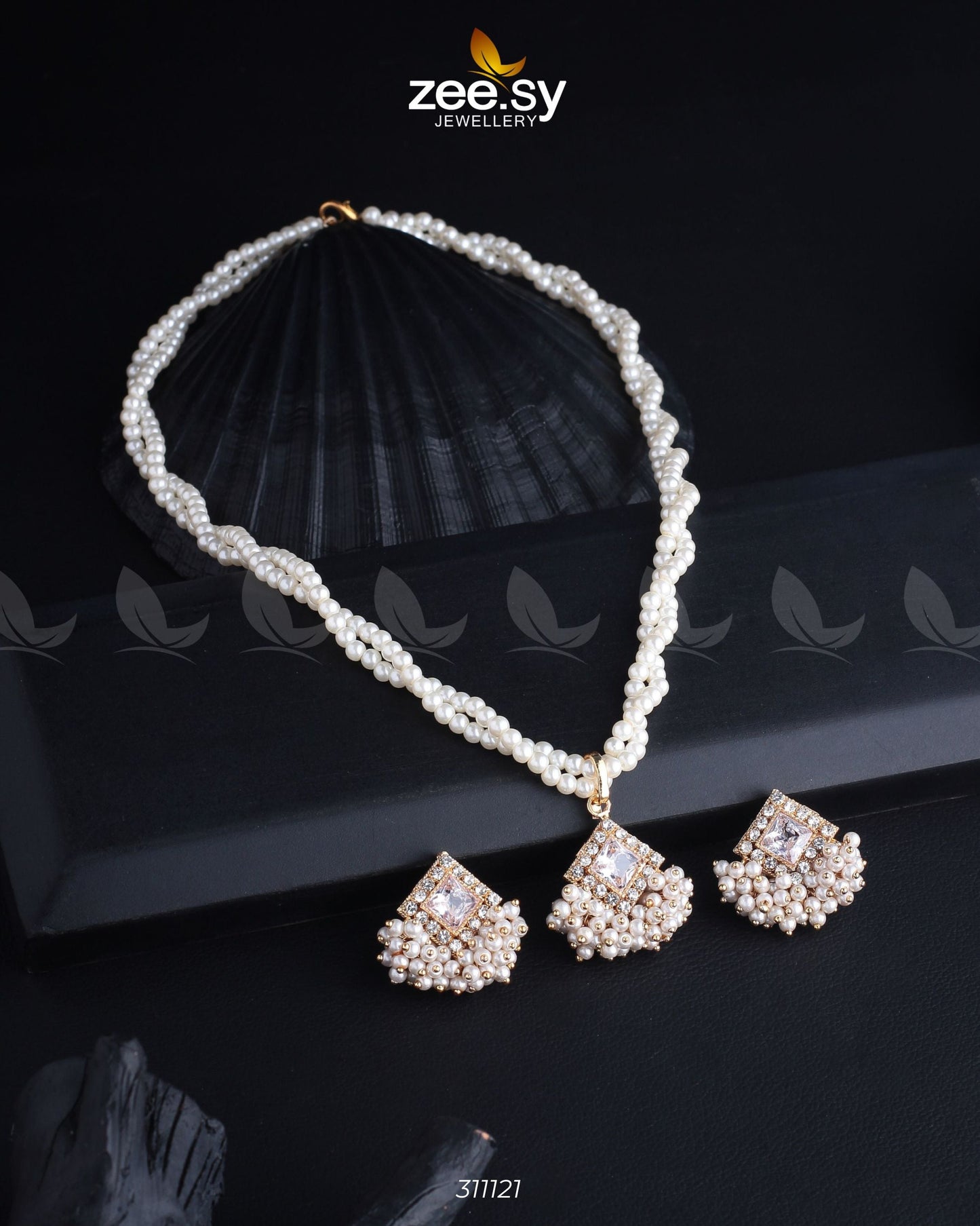 Pendant Necklace Off white