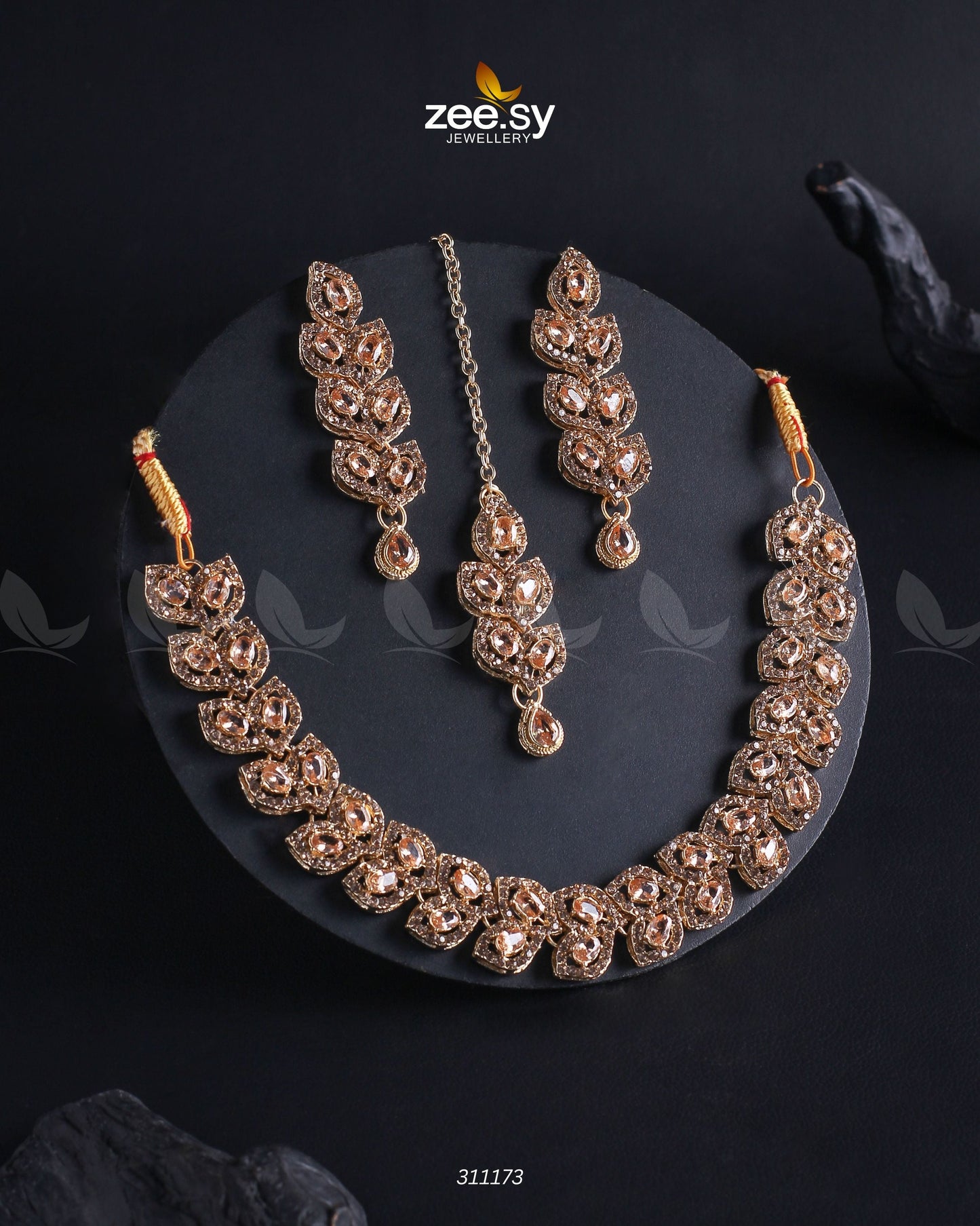 Elara Necklace Golden Champagne