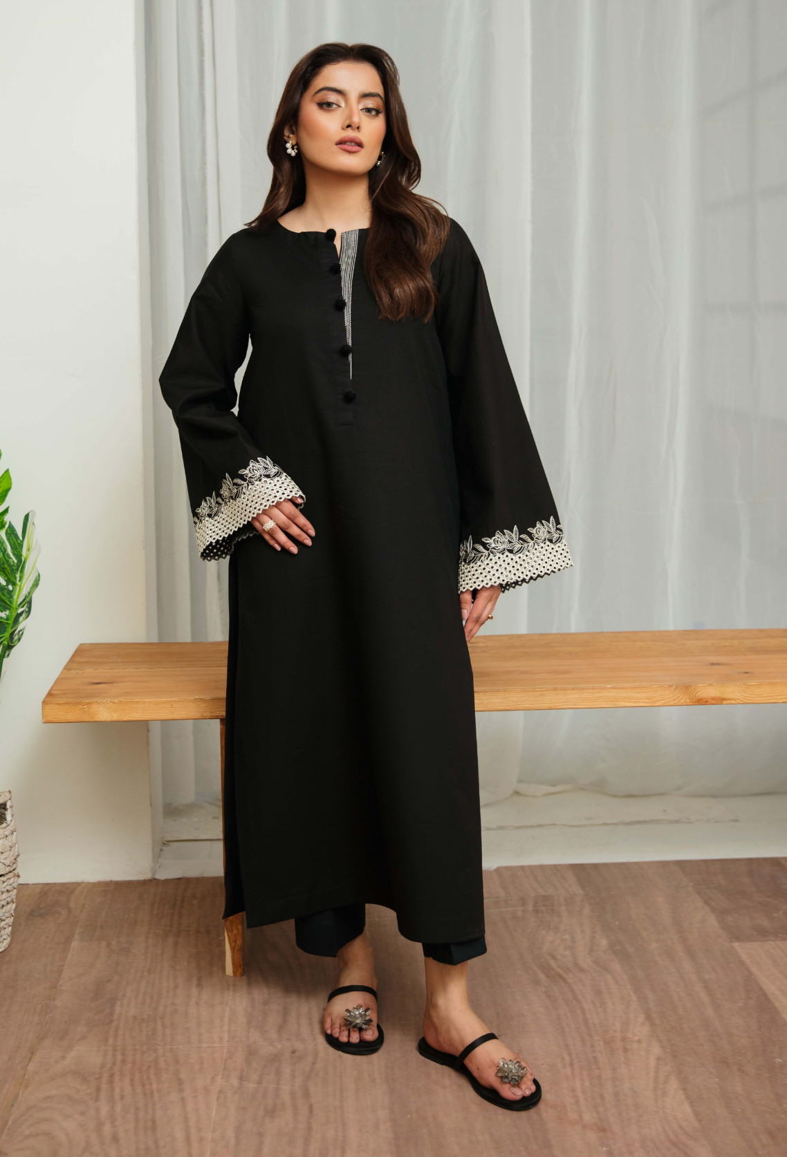 Humdum | Ayra Ready to wear | Ayra - D09 XS Black Lawn