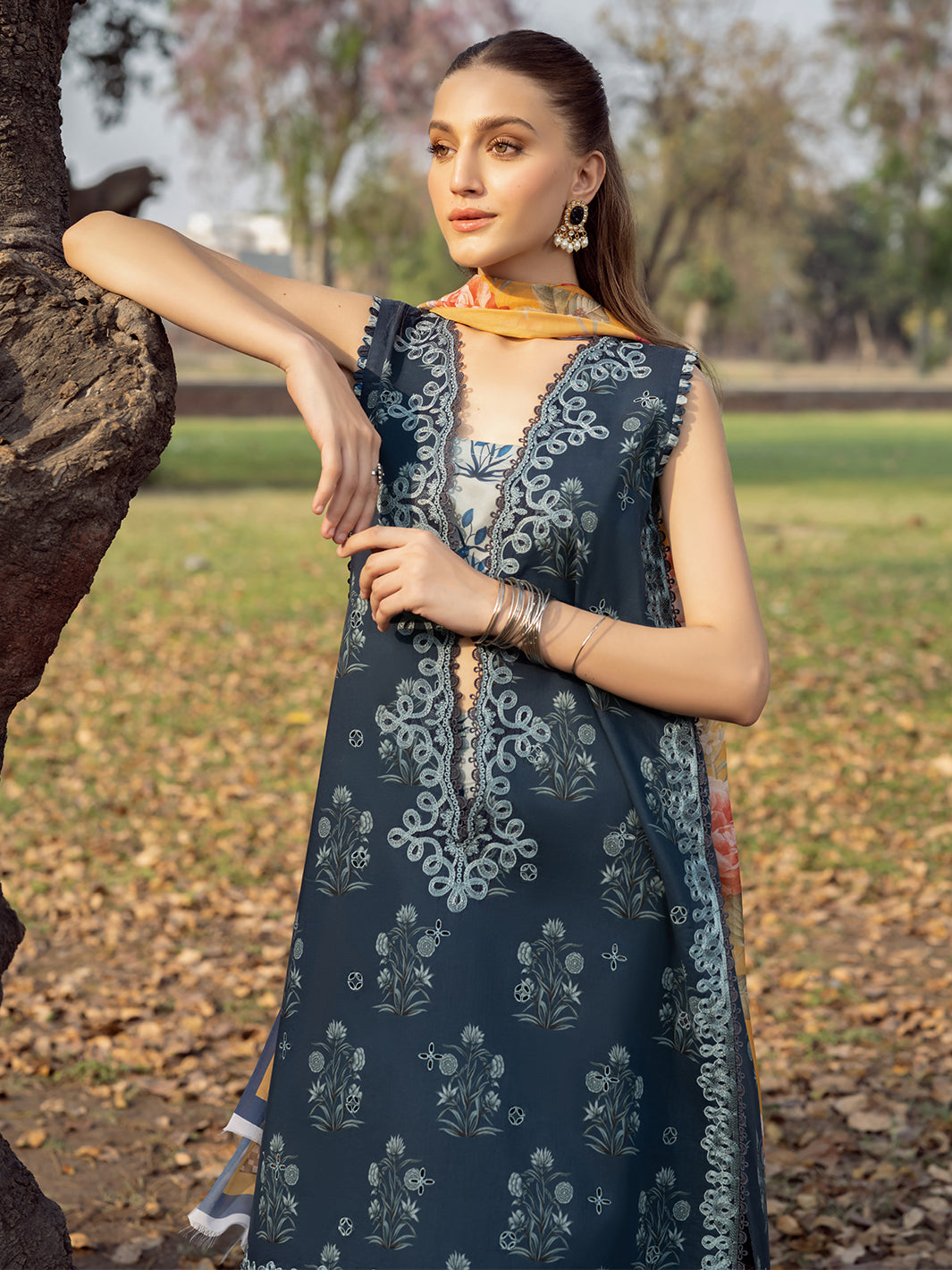 Bin Ilyas | Naqsh Naaz Luxury Lawn 25 | 2082 - B L Midnight Blue Lawn