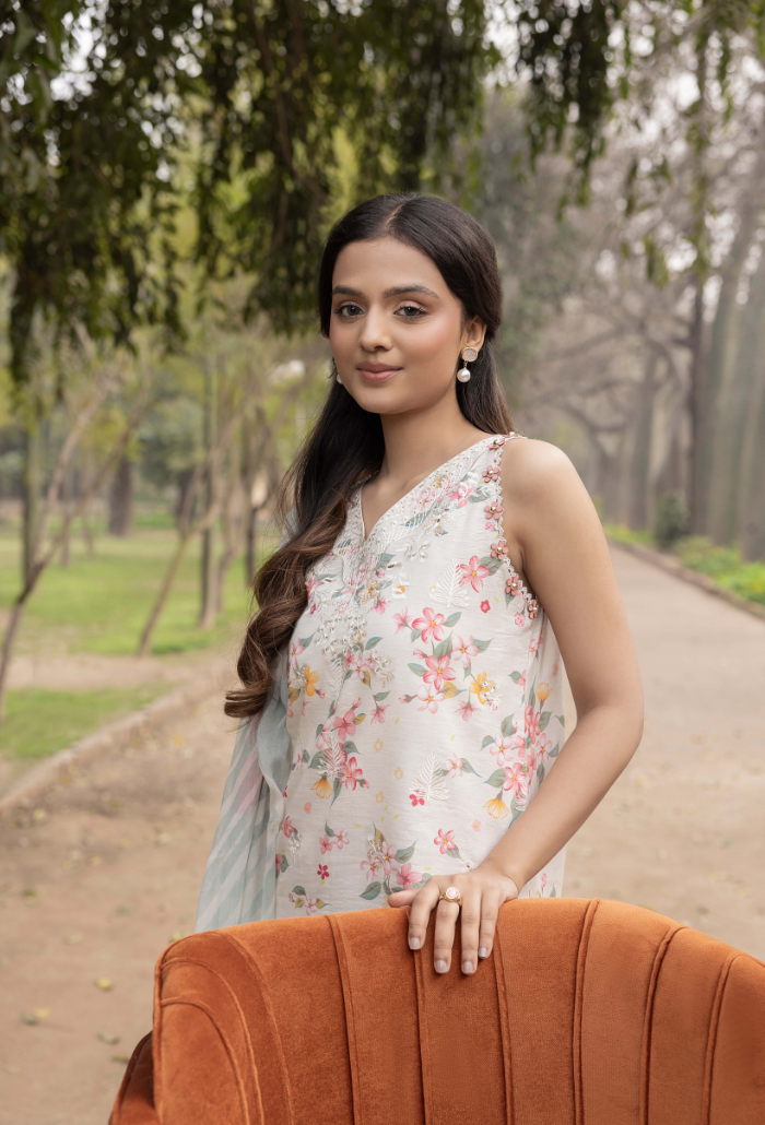 Humdum | Eden Garden 25 | Eden Garden - D08 M Ivory Lawn