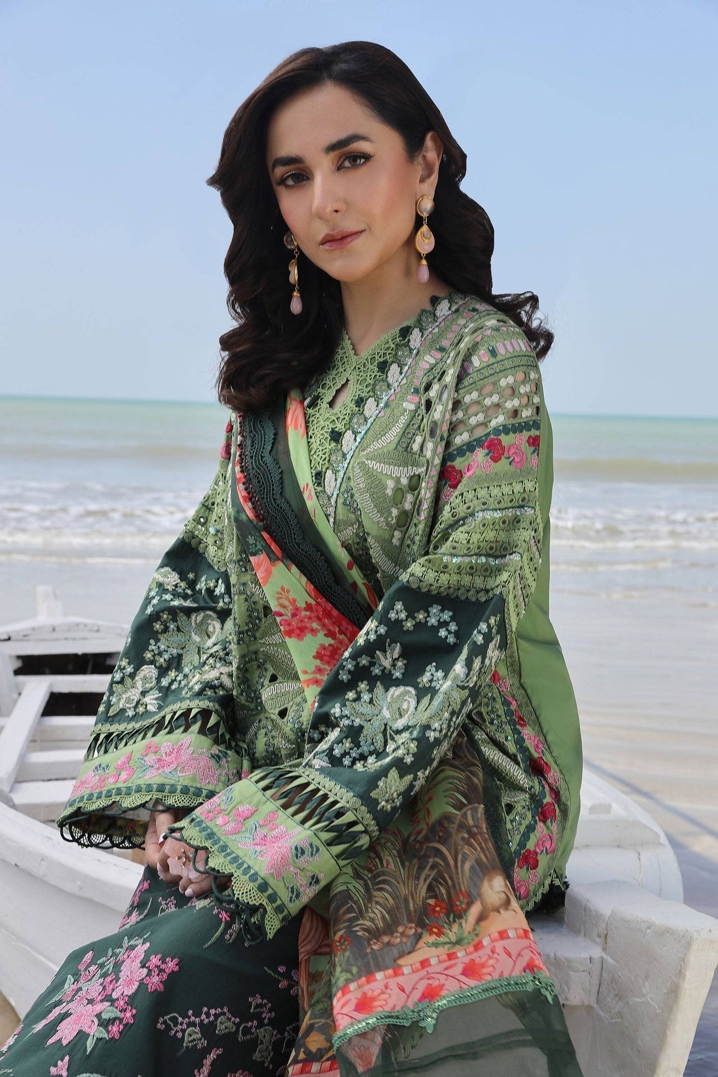 Maryam Hussain | Luxury Lawn 24 | GARDENIA - Pakistani Designer Dress - by Maryam Hussain | Type: Luxury - 100% Original at Saira Sultan