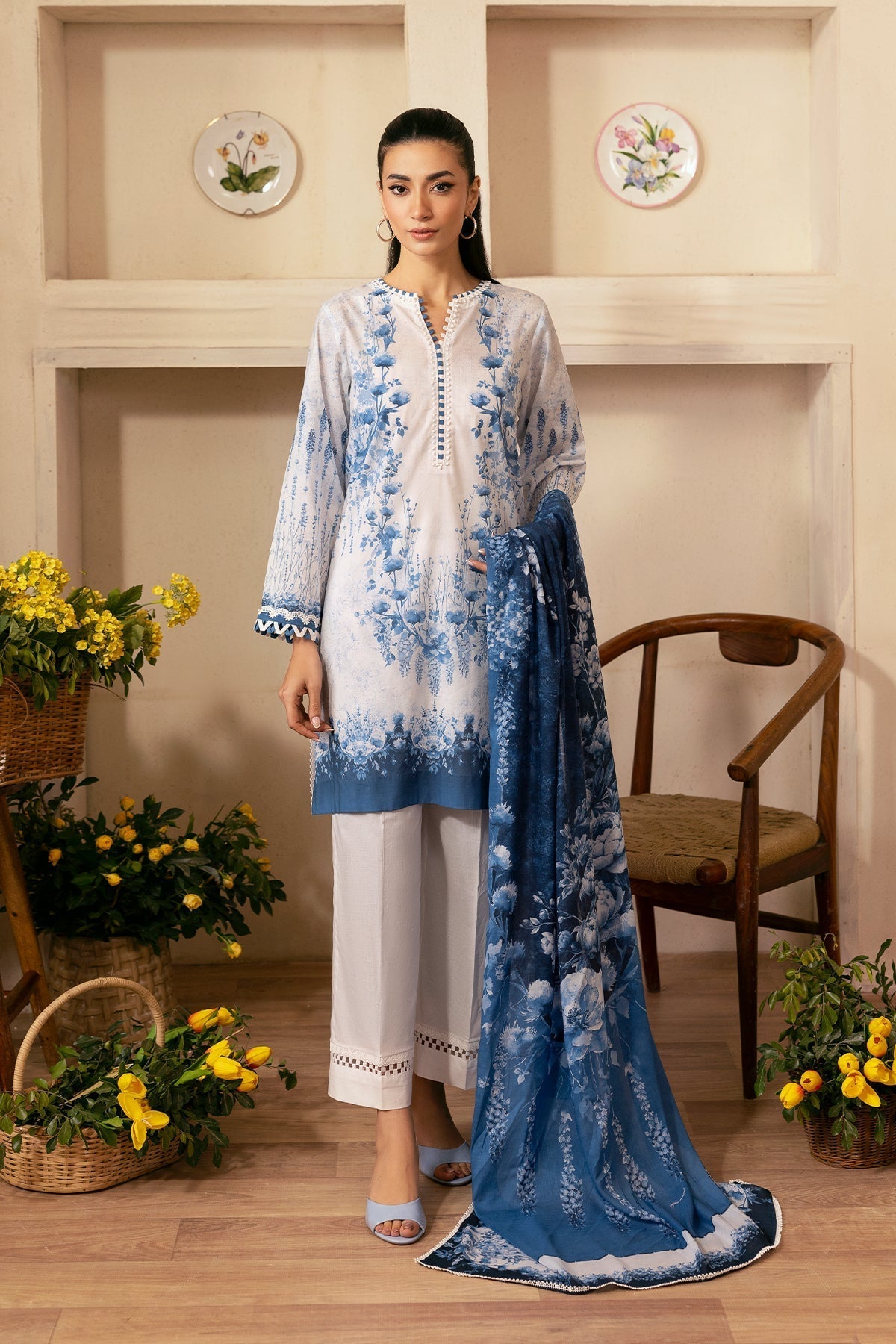 Sahar | Selene 25 | Sapphire Petal XS Off White Lawn