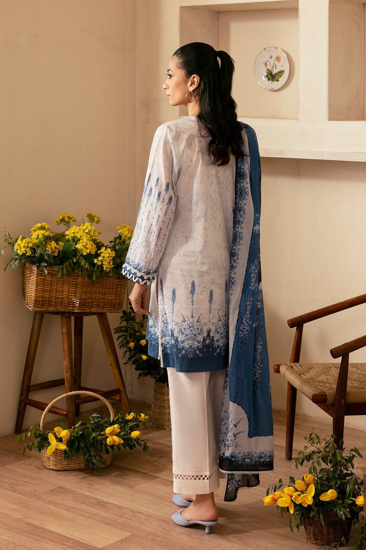 Sahar | Selene 25 | Sapphire Petal S Off White Lawn