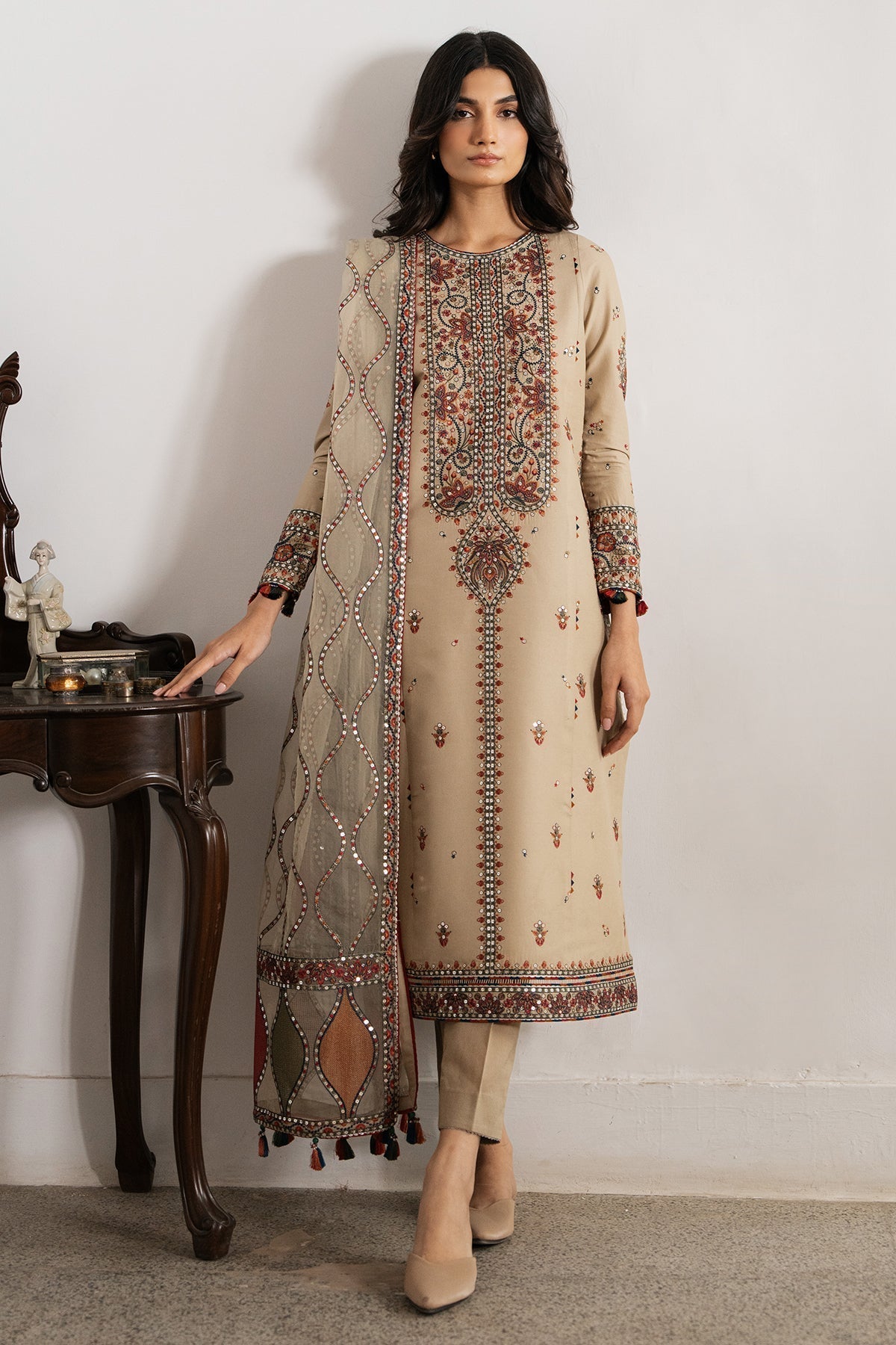 Jazmin | Ready to Wear 25 | RTW-1183 XS Beige Lawn