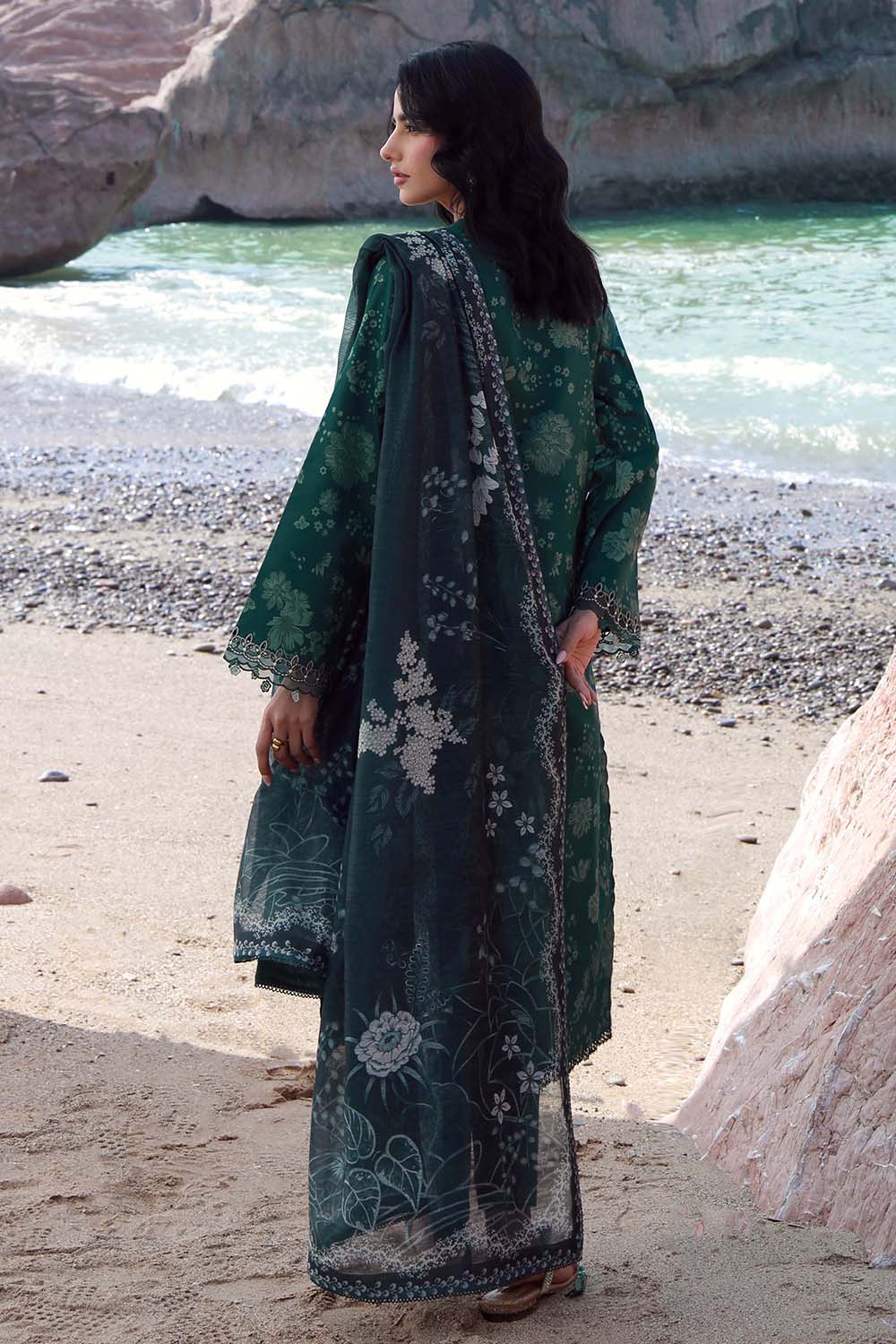 Seran | Afsanah Lawn 25 | ARZU S Bottle Green Lawn