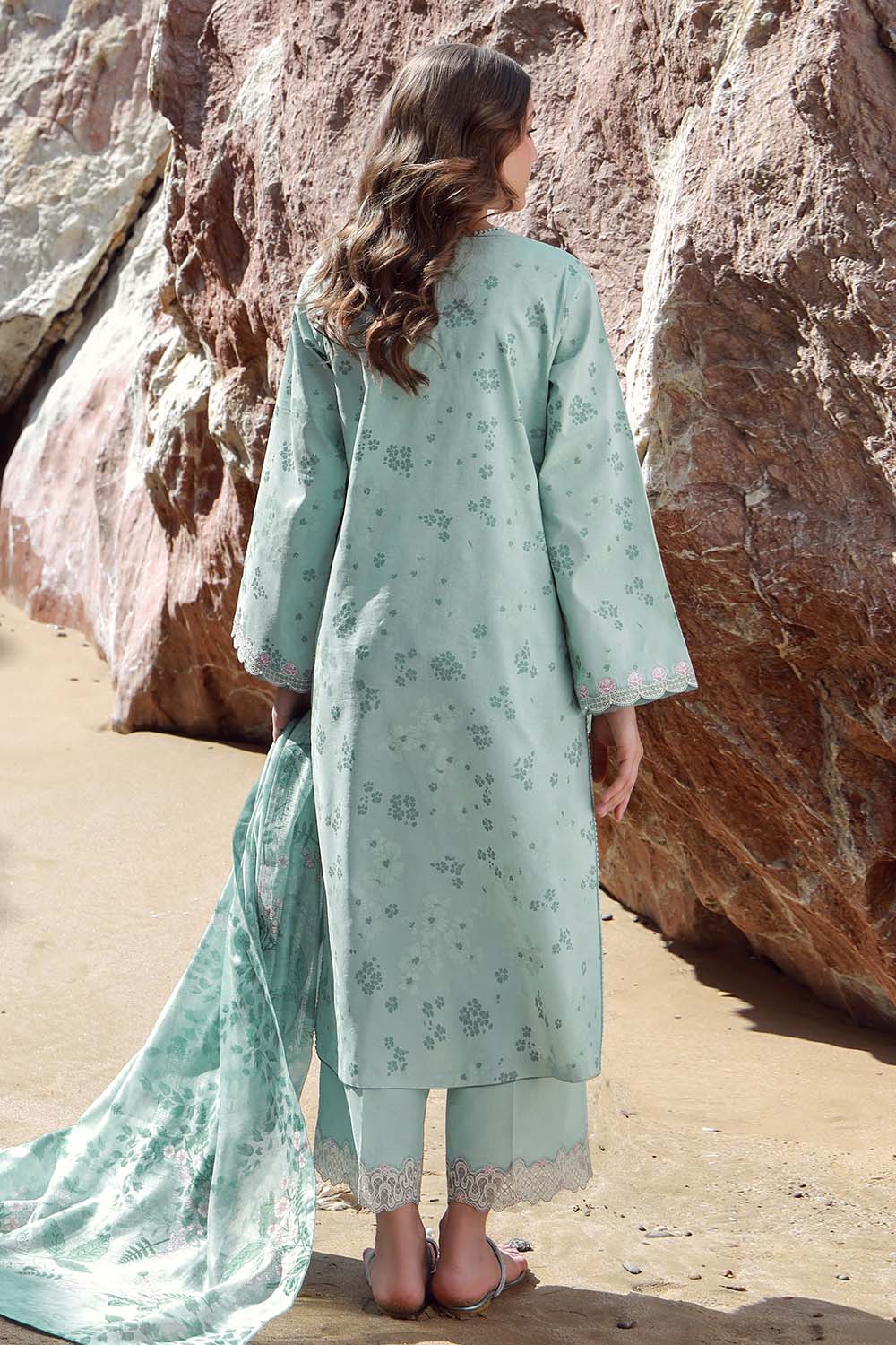 Seran | Afsanah Lawn 25 | NYLA S Sky Blue Lawn