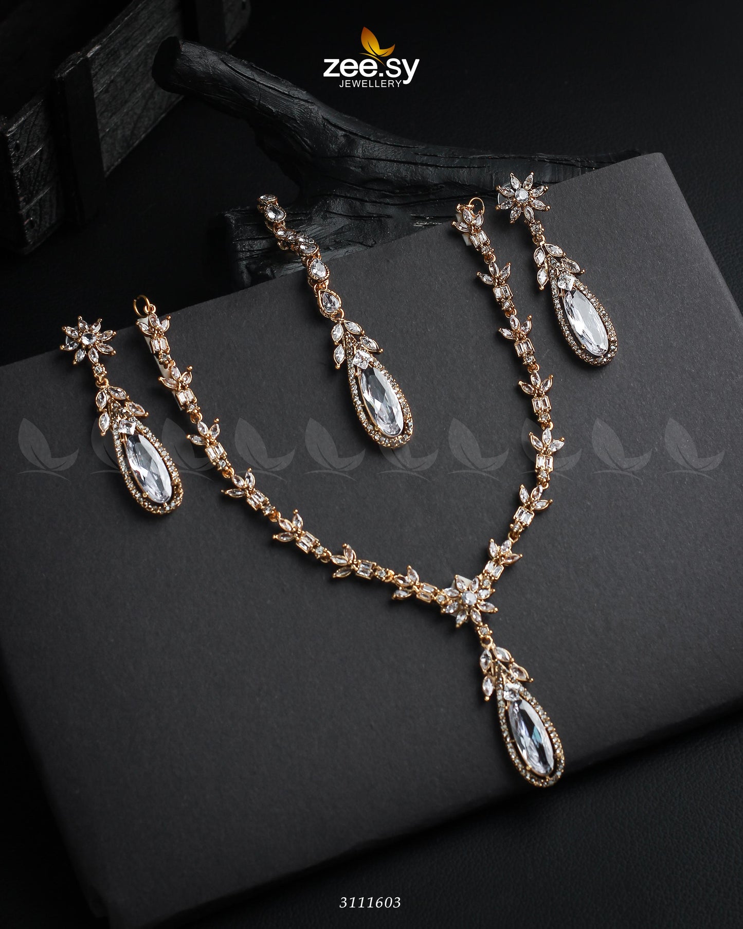 Saba Qamar Necklace Sets Golden White