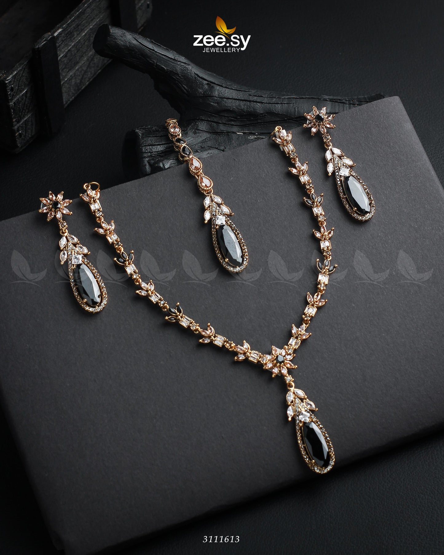 Saba Qamar Necklace Sets Golden Black