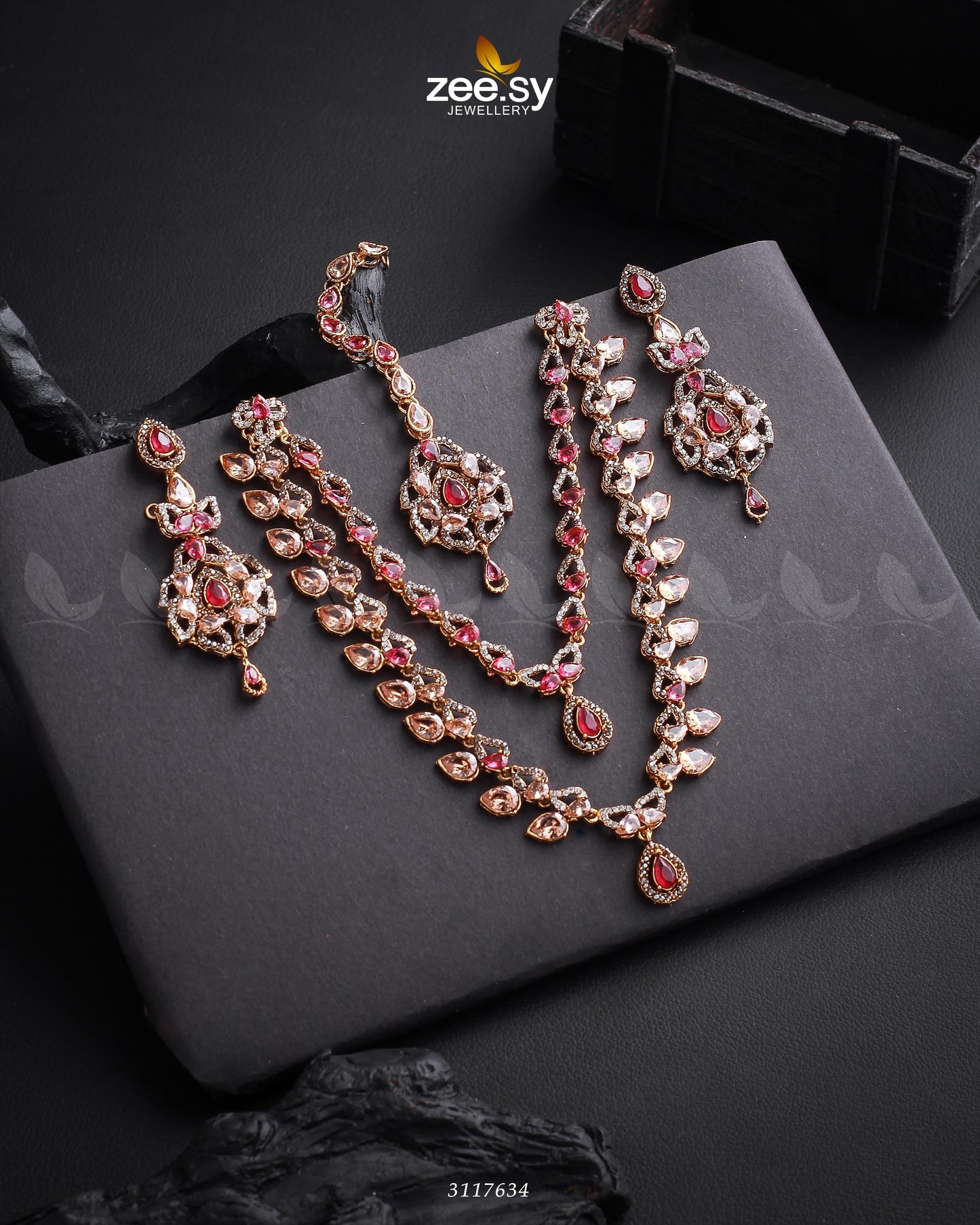 Urwa Hocane Necklace Set Golden Ruby