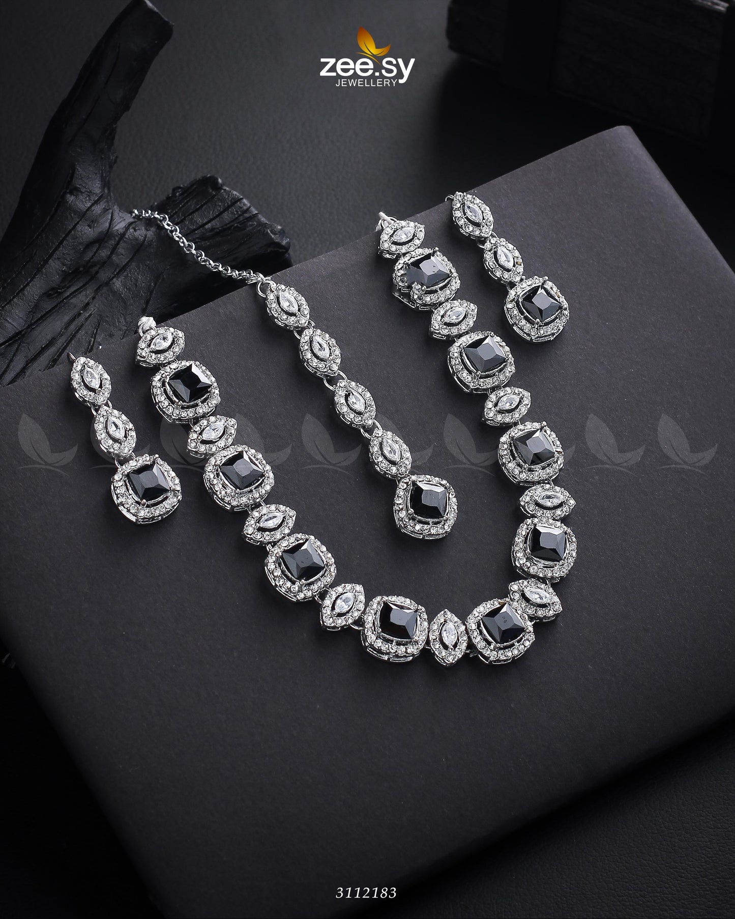 Scabiosa Necklace Set Silver Black