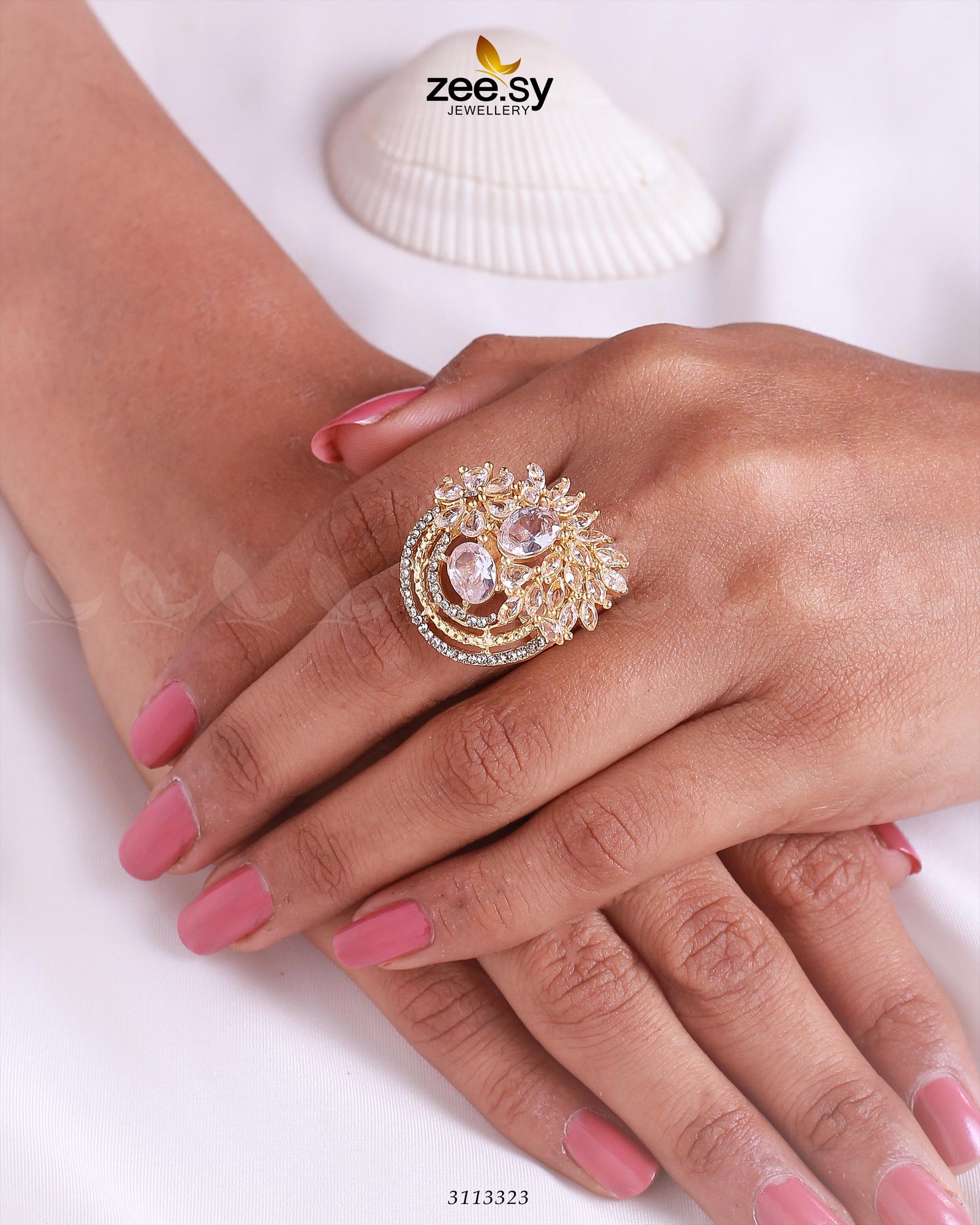 Zoya's Ring Golden White