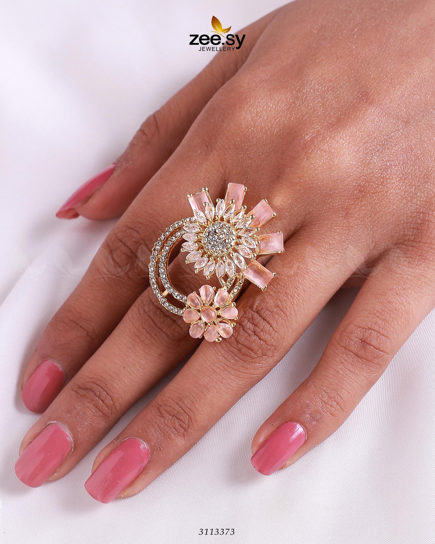 Aima Baig Ring Golden Mint Pink