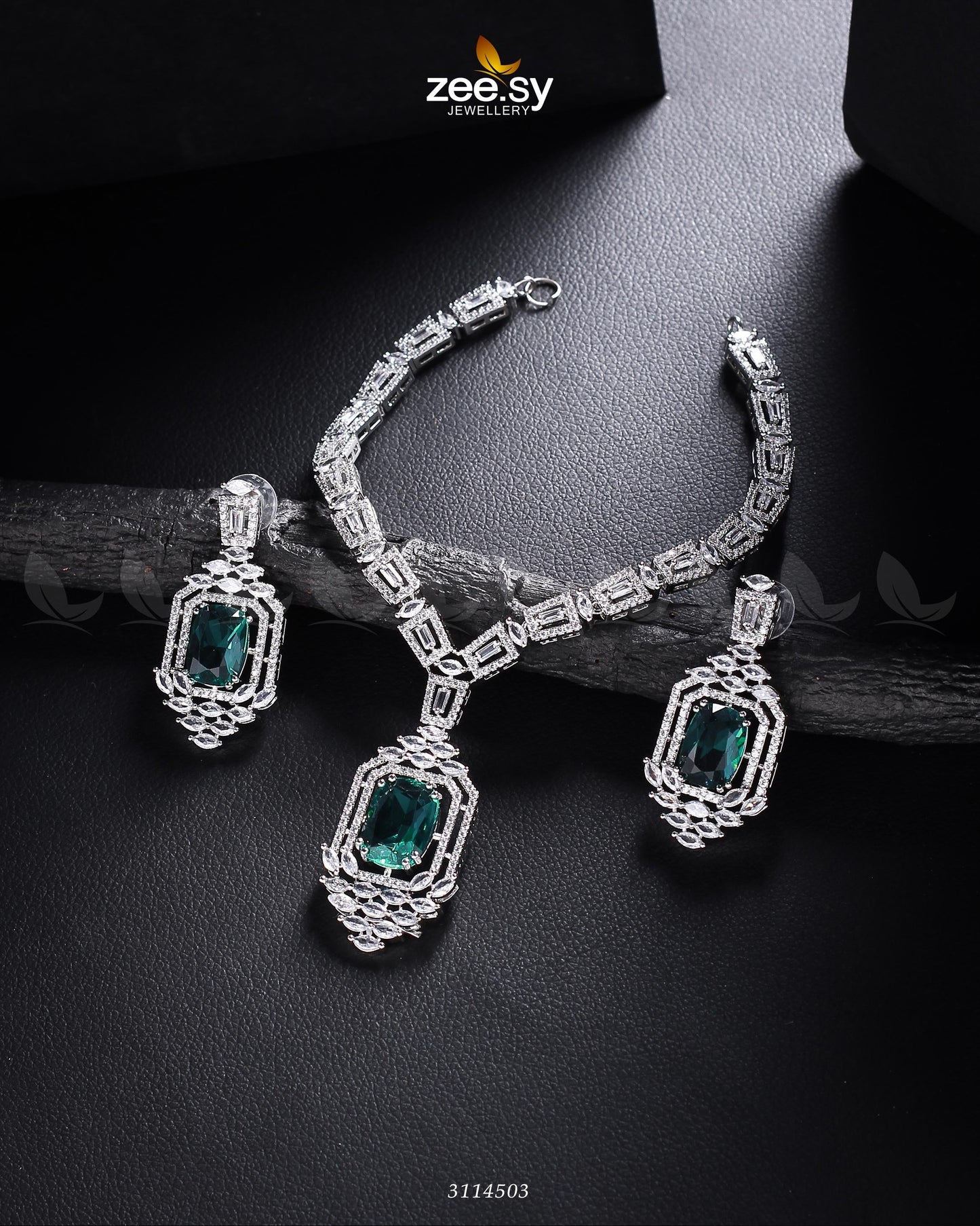 Sharmeen Necklace Set Silver Emerald Green