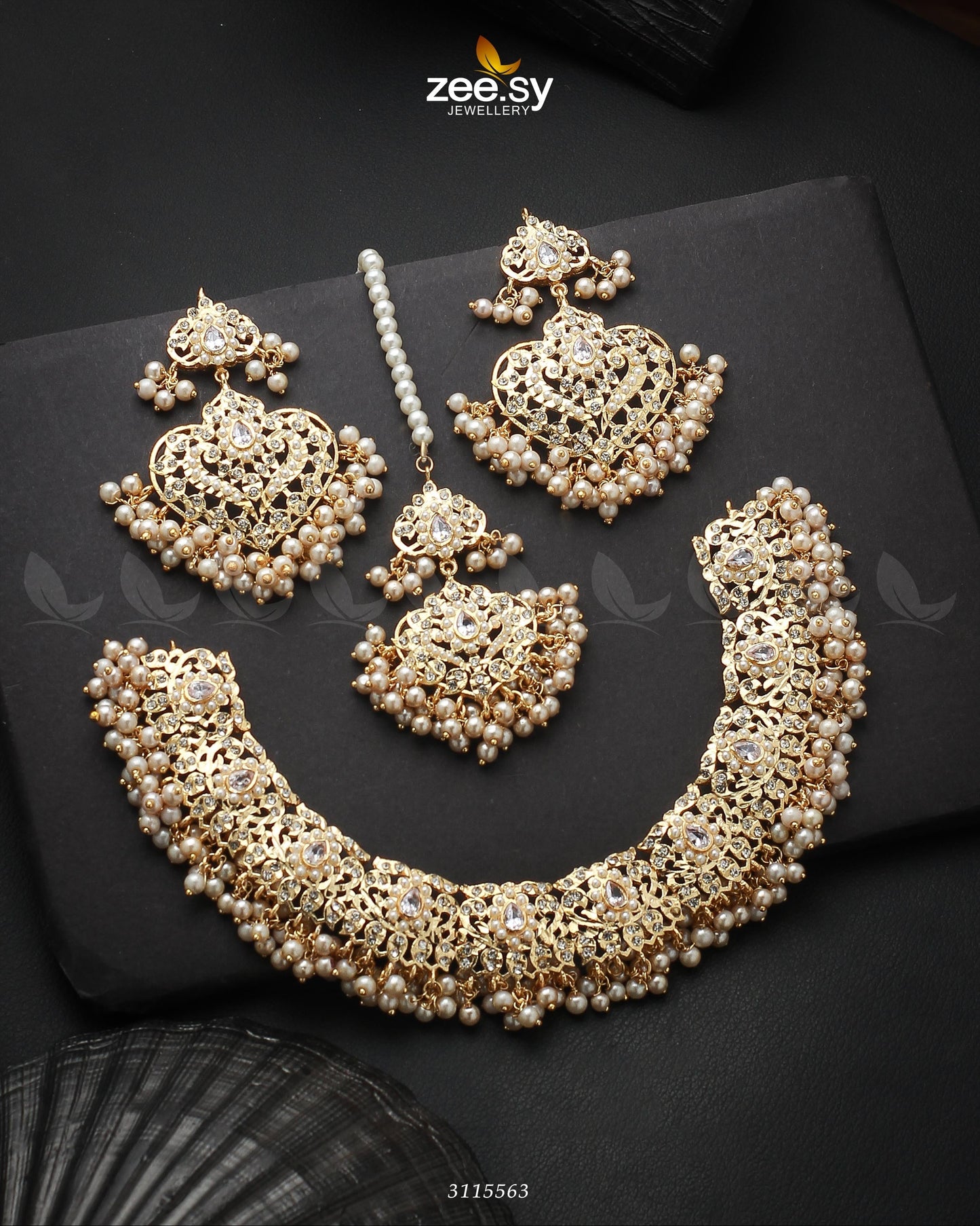 Gracious Necklace Set Golden Pearl