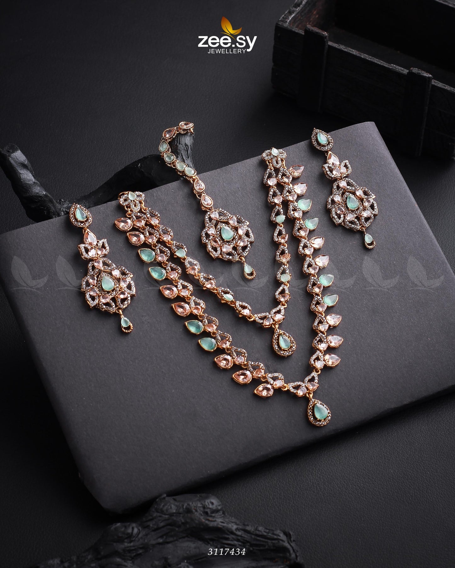Urwa Hocane Necklace Set Golden Mint Green