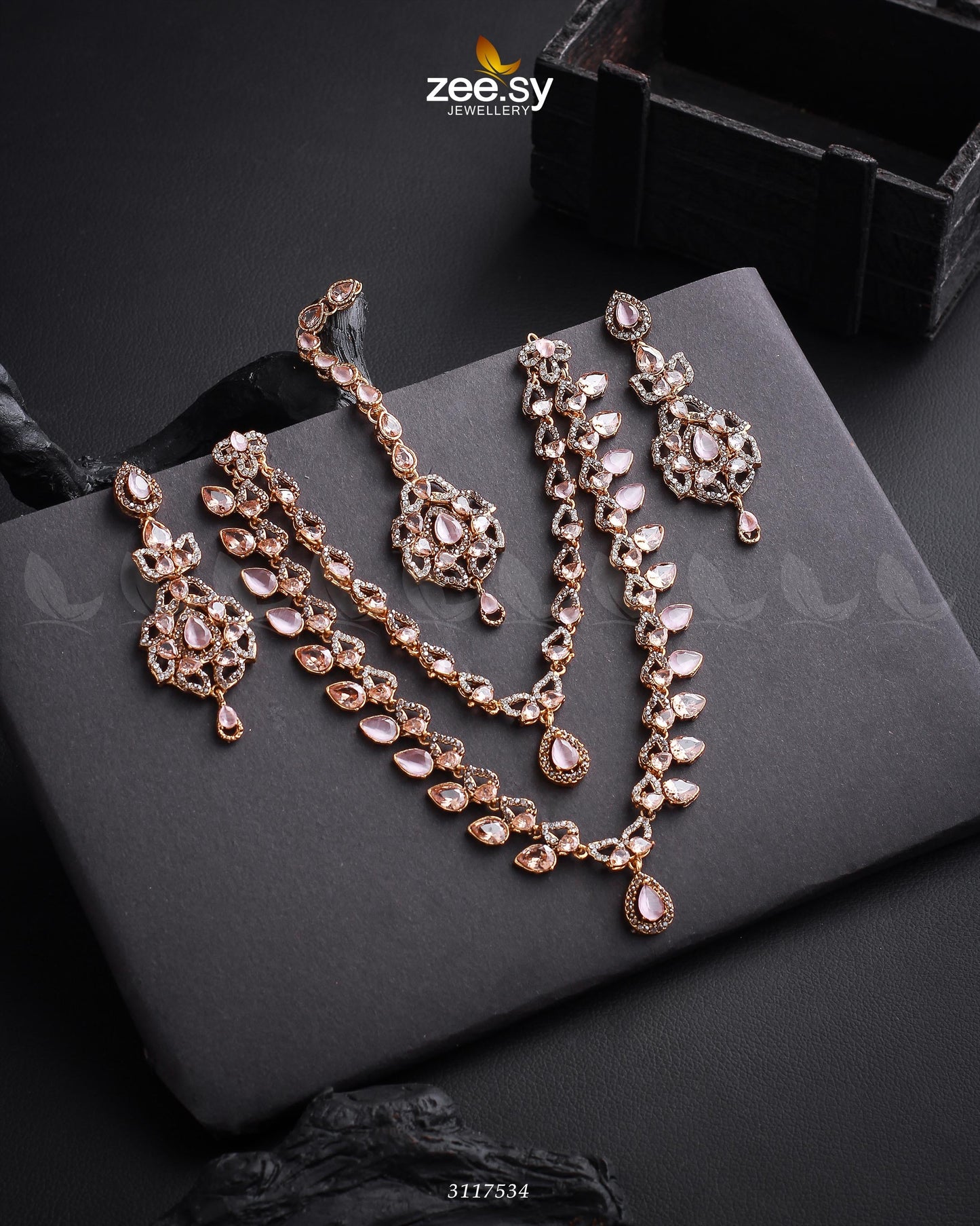 Urwa Hocane Necklace Set Golden Mint Pink