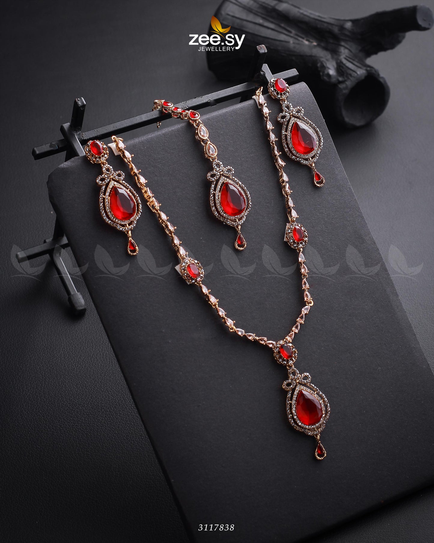 Syra Yousuf Necklace Set Golden Red