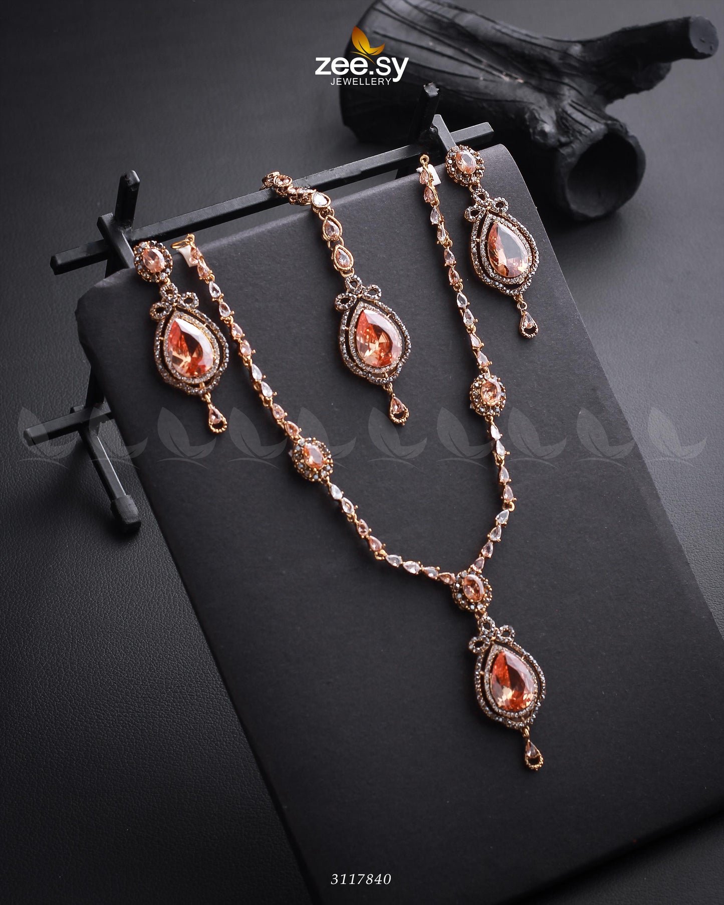 Syra Yousuf Necklace Set Golden Champange