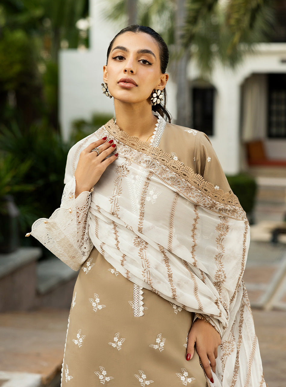 Zainab Chottani | Chikankari 25 | Sia - 11A M Sand Chikankari