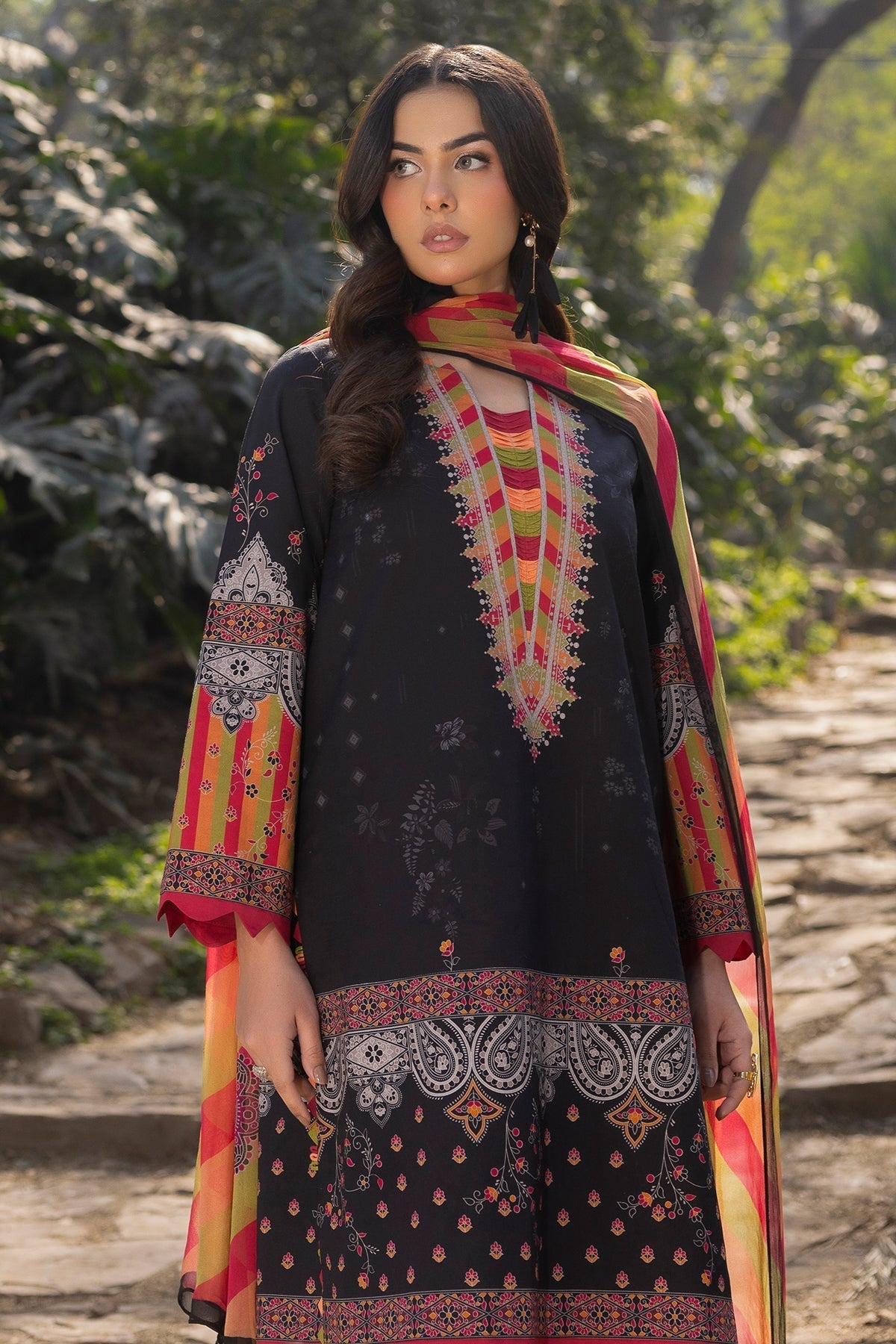 Charizma | C prints Lawn | CP5-11 M Lawn Black