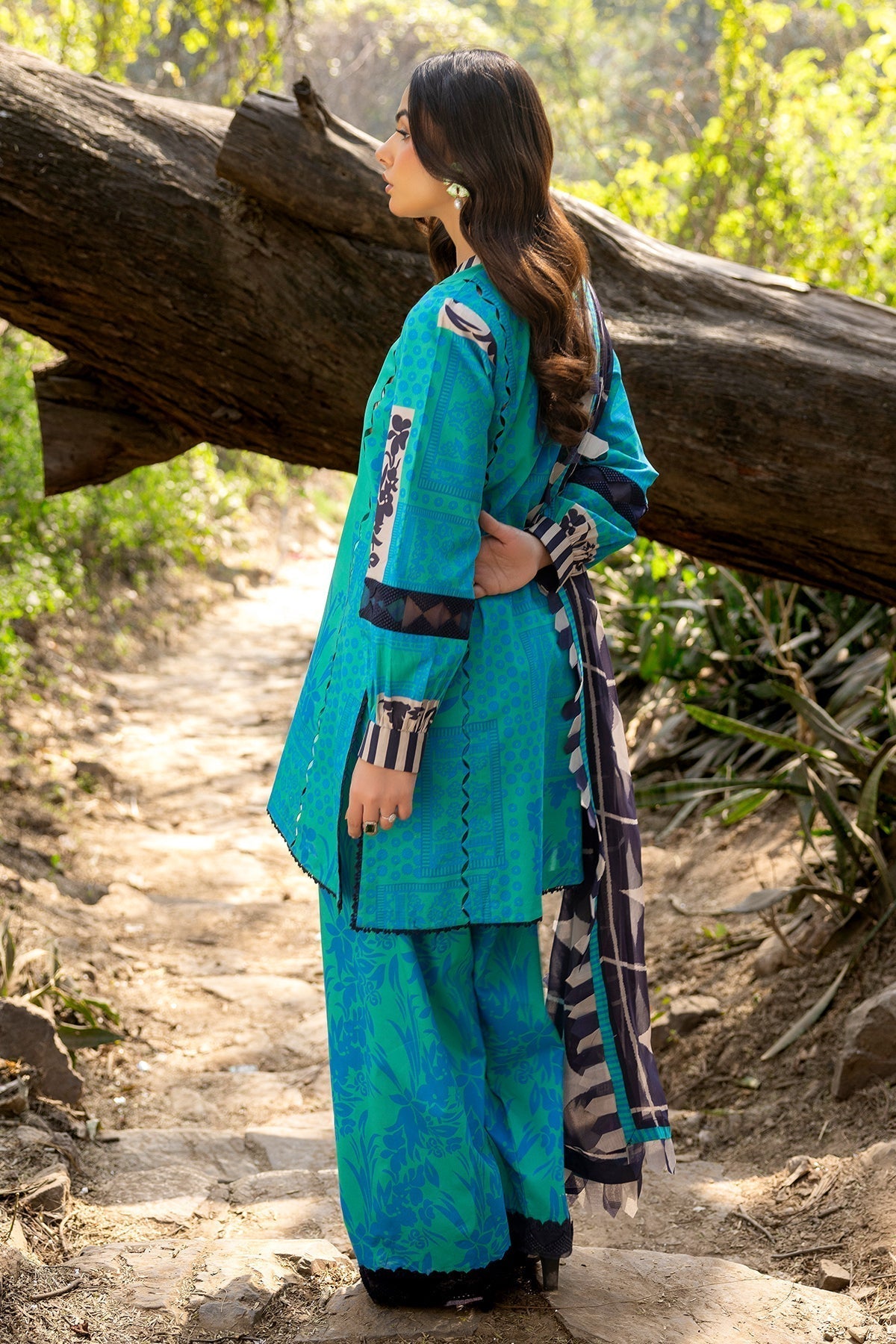 Charizma | C prints Lawn | CP5-17 M Bright Teal Lawn
