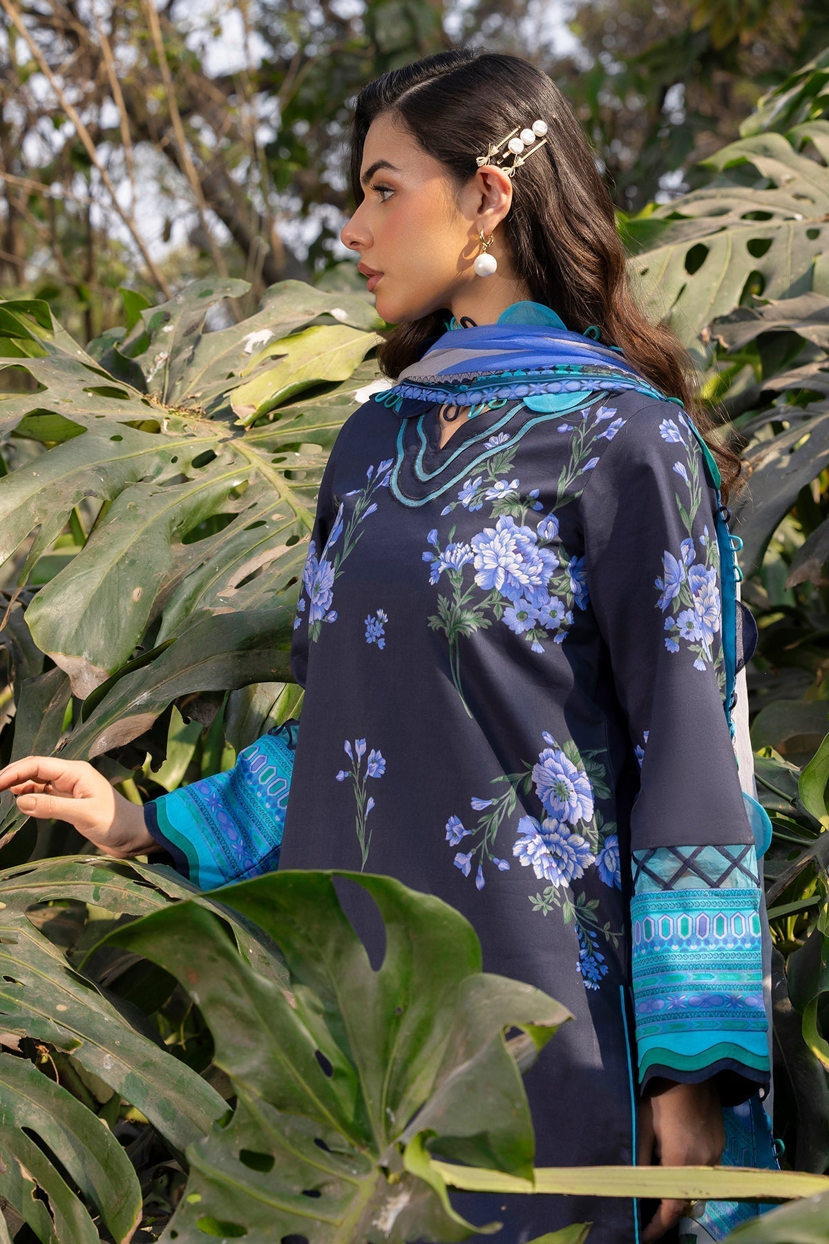 Charizma | C prints Lawn | CP5-19 XL Navy Lawn